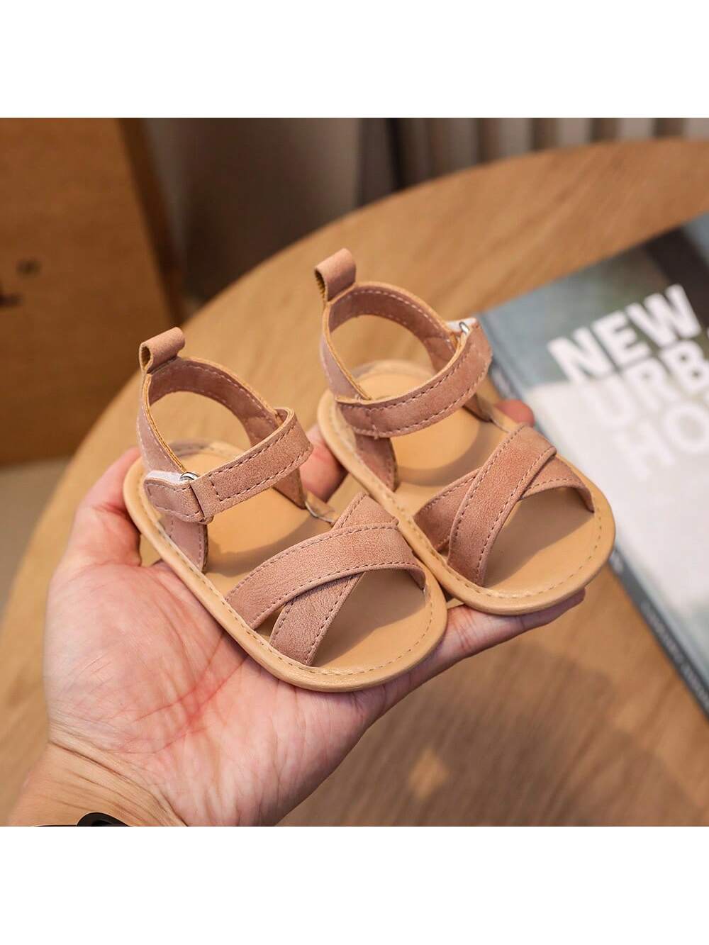 1 Pair Girls Retro PU Material Tied Strap Design Flat Comfortable Infant Sandals, Suitable For Summer Toddler Shoes