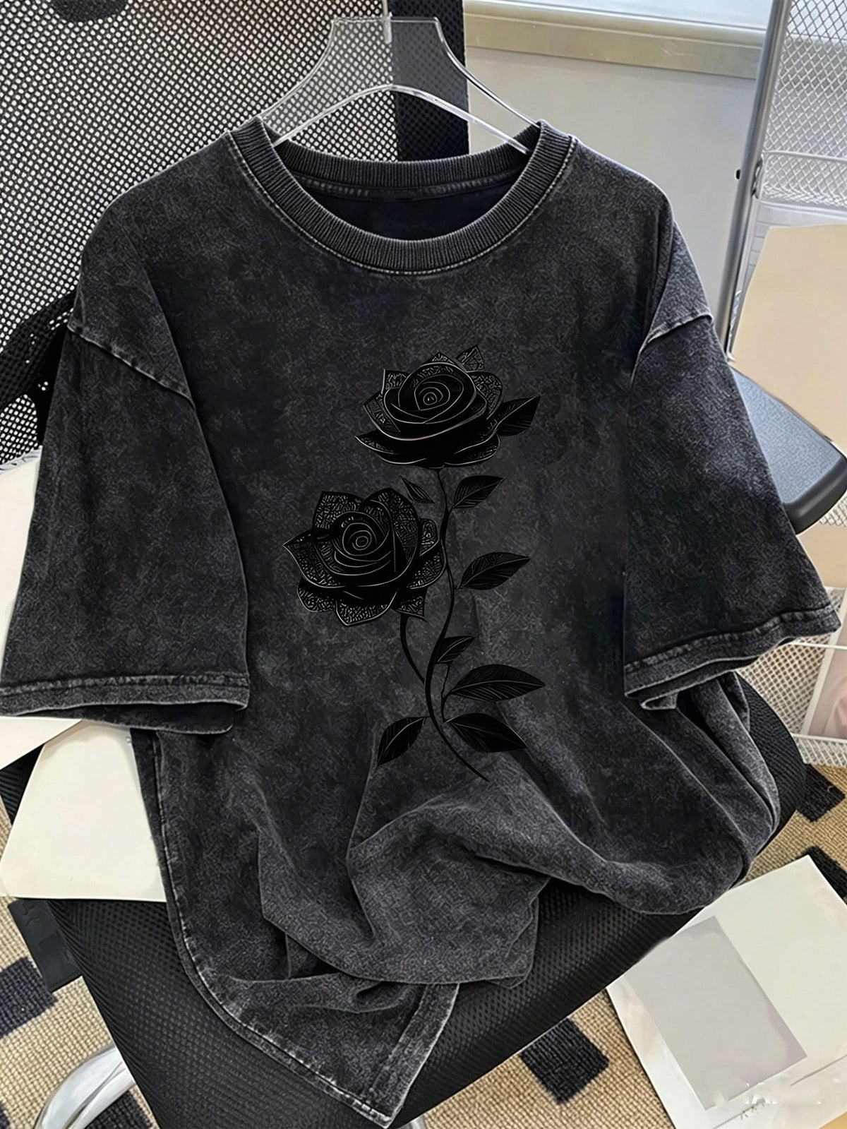 Manfinity Hypemode Men's Casual Floral Embroidery Washed Cotton Loose Fit T-Shirt, Fashionable Street Style For Daily Commute, Summer Y2k Graphic Tee