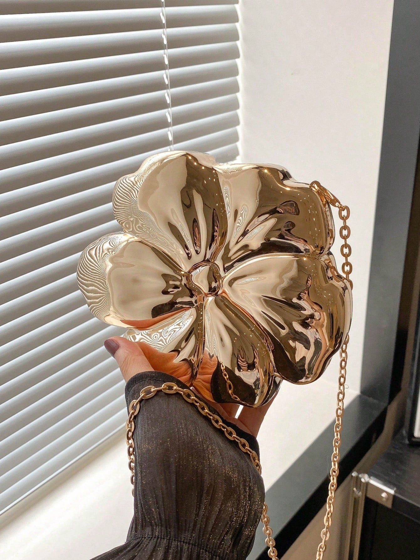 Women's Elegant Mini Floral Shaped Chain Crossbody Bag, Metallic Y2K Style Theme Party Shoulder Bag, Fashionable Novelty Design Bag, Multifunctional Compact Phone Key Coin Purse, Portable Outdoor Trav