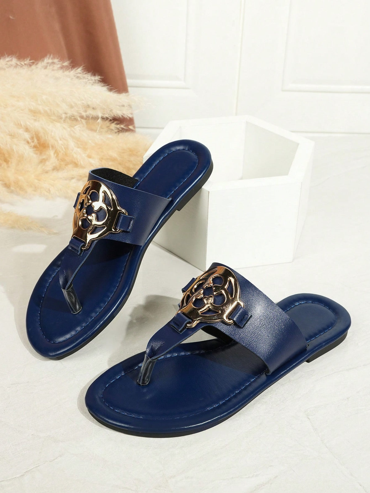 Women's Metal Decor Casual Comfortable Padded Slide Sandals