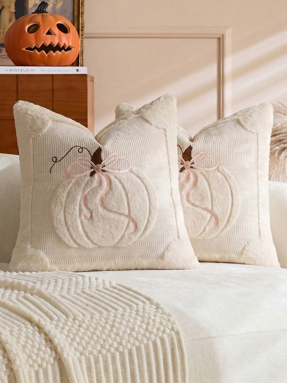 1/2pcs Halloween Beige Quilted Bow + Pumpkin Decorative Pillowcase, Soft And Comfortable Fabric, Fluffy Soft Home Decor Cushion, Holiday Home Pillowcase Decoration, Modern Decor Sofa, Home Bedroom