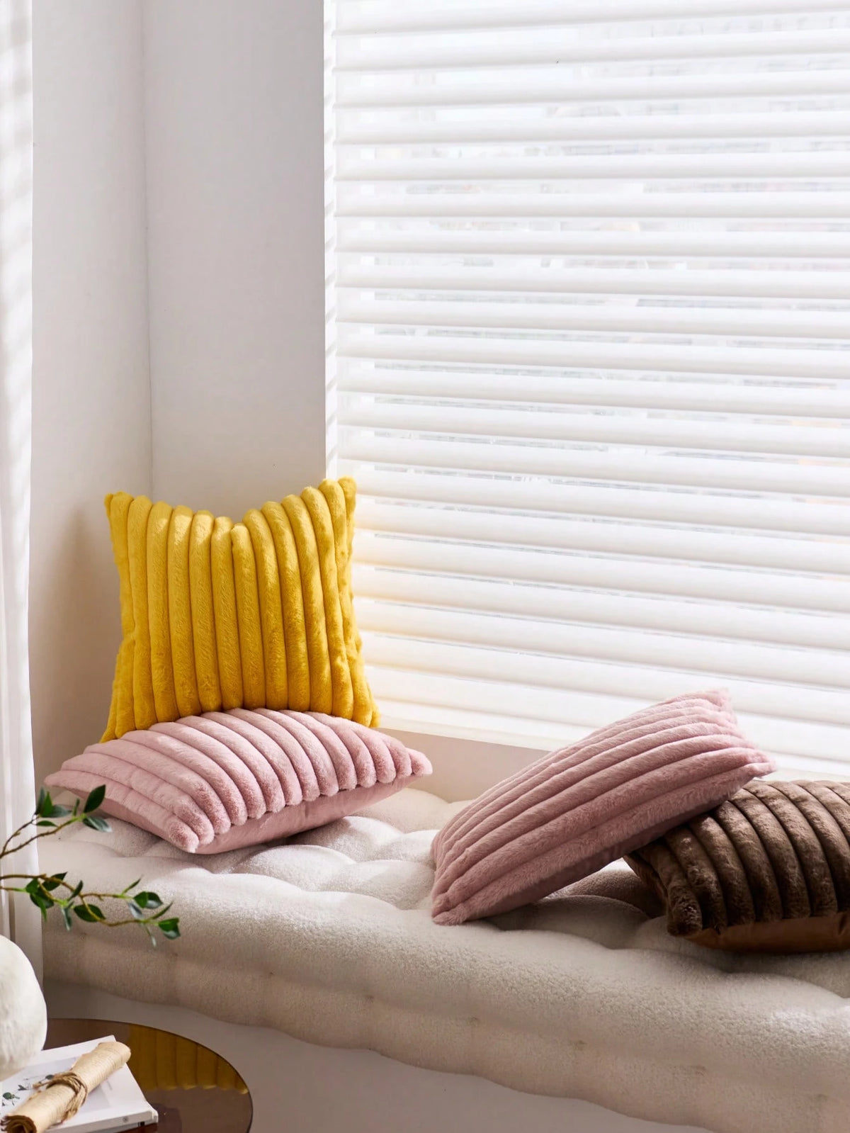 1/2pcs Solid Color Striped Faux Rabbit Fur Decorative Pillow Covers, Back Side Dutch Velvet Fabric, Square Cushion Covers, Holiday Home Decor Pillows, Soft Comfortable Velvet Fabric, Modern Decorative
