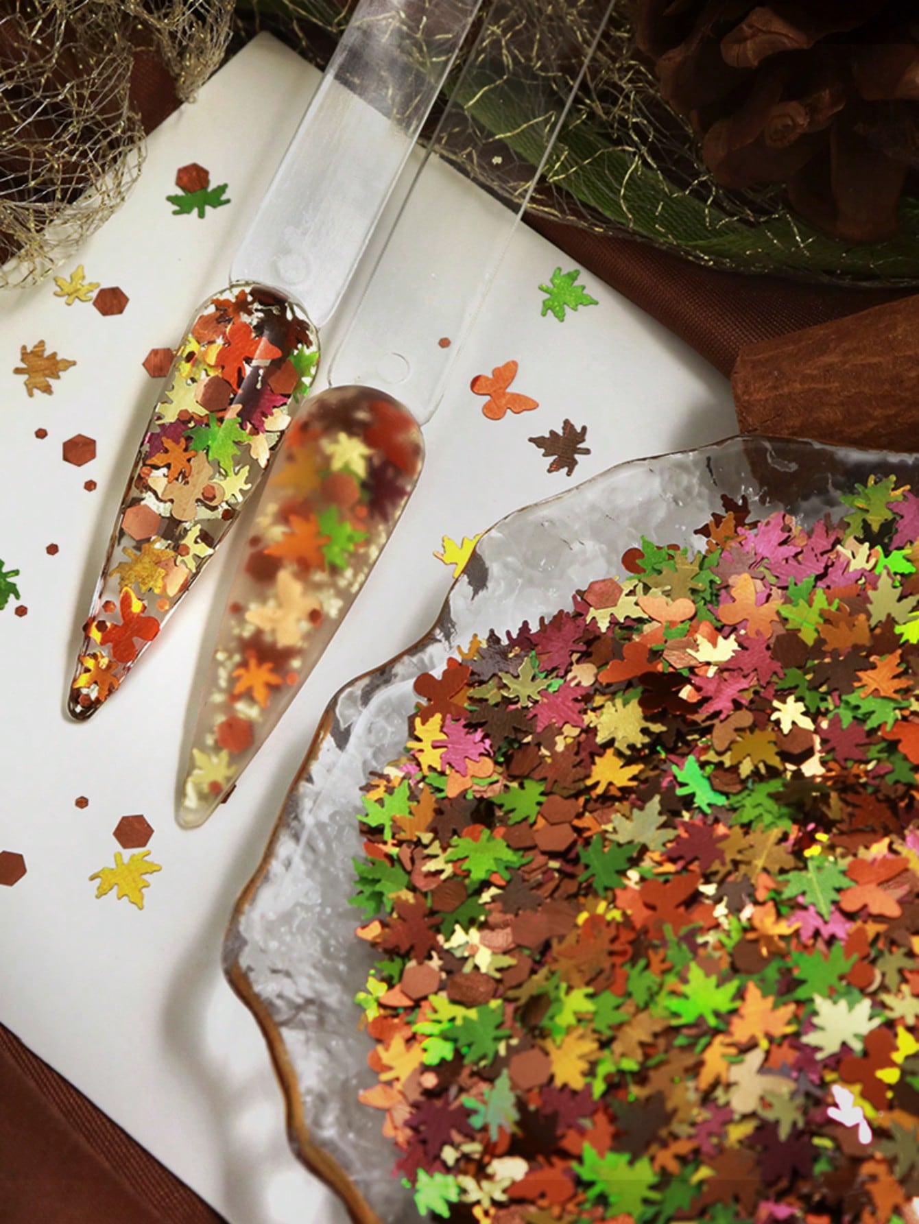 1 Bag 5g Mixed Early Autumn Maple Leaf Nail Glitter, Butterfly Hexagon Large And Small Size Autumn Fallen Leaf Nail Glitter, Thanksgiving Early Autumn Atmosphere DIY Nail Decorations 3mm/5mm