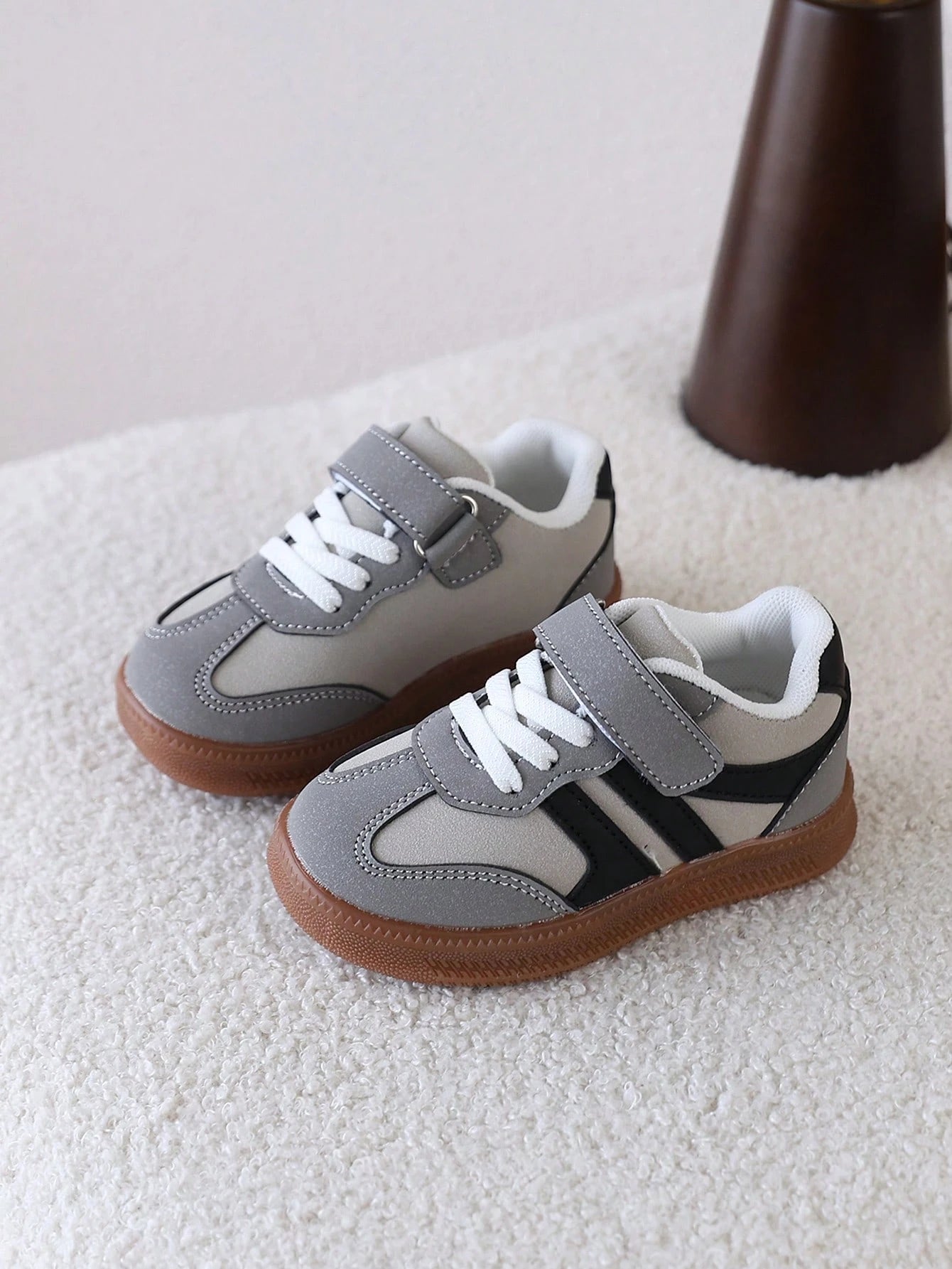 1 Pair Kids' German Training Shoes, Hook And Loop, Soft Sole, Non-Slip, Lightweight, Versatile, Outdoor, Unisex Children's Skate Shoes