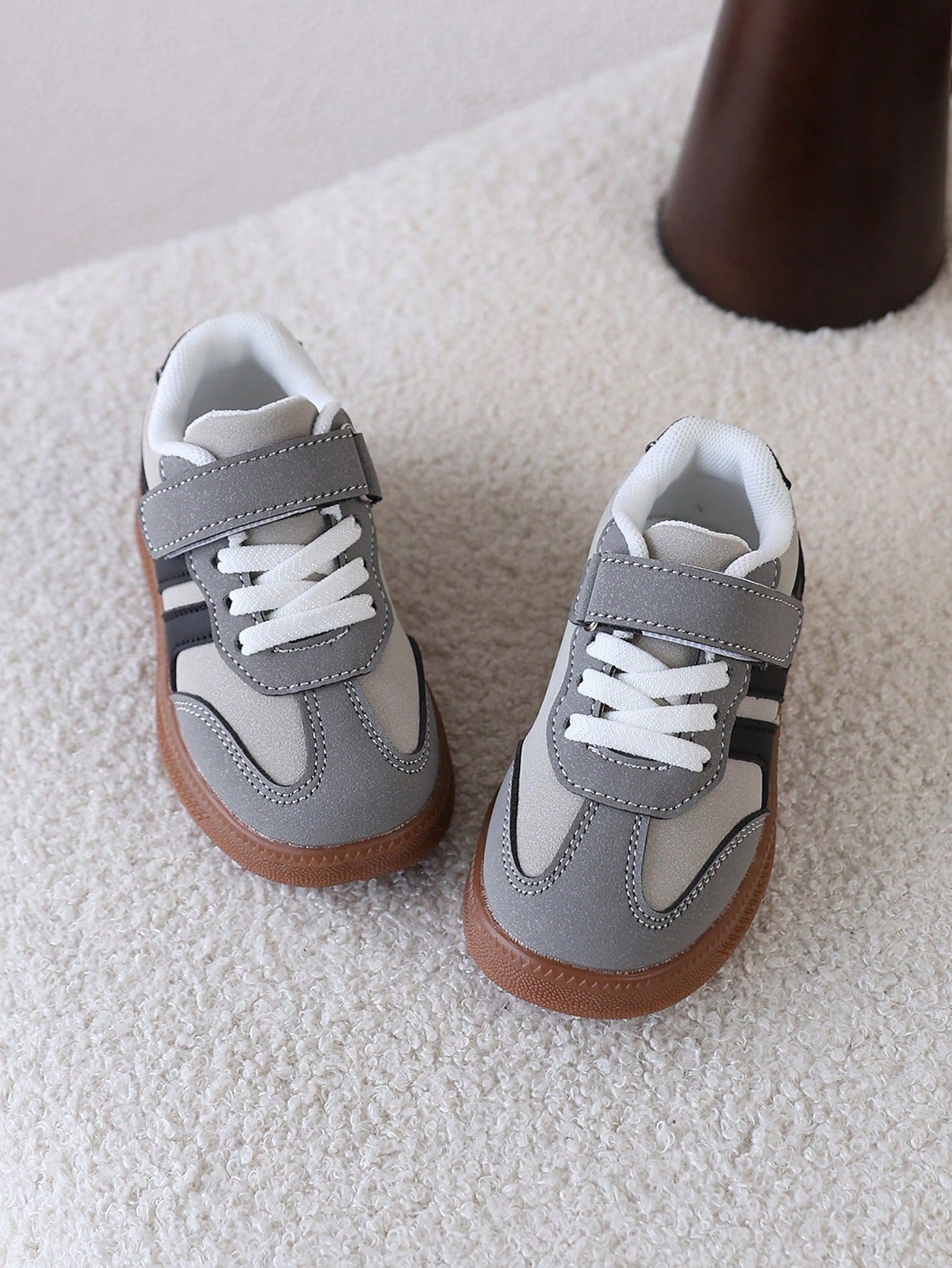 1 Pair Kids' German Training Shoes, Hook And Loop, Soft Sole, Non-Slip, Lightweight, Versatile, Outdoor, Unisex Children's Skate Shoes