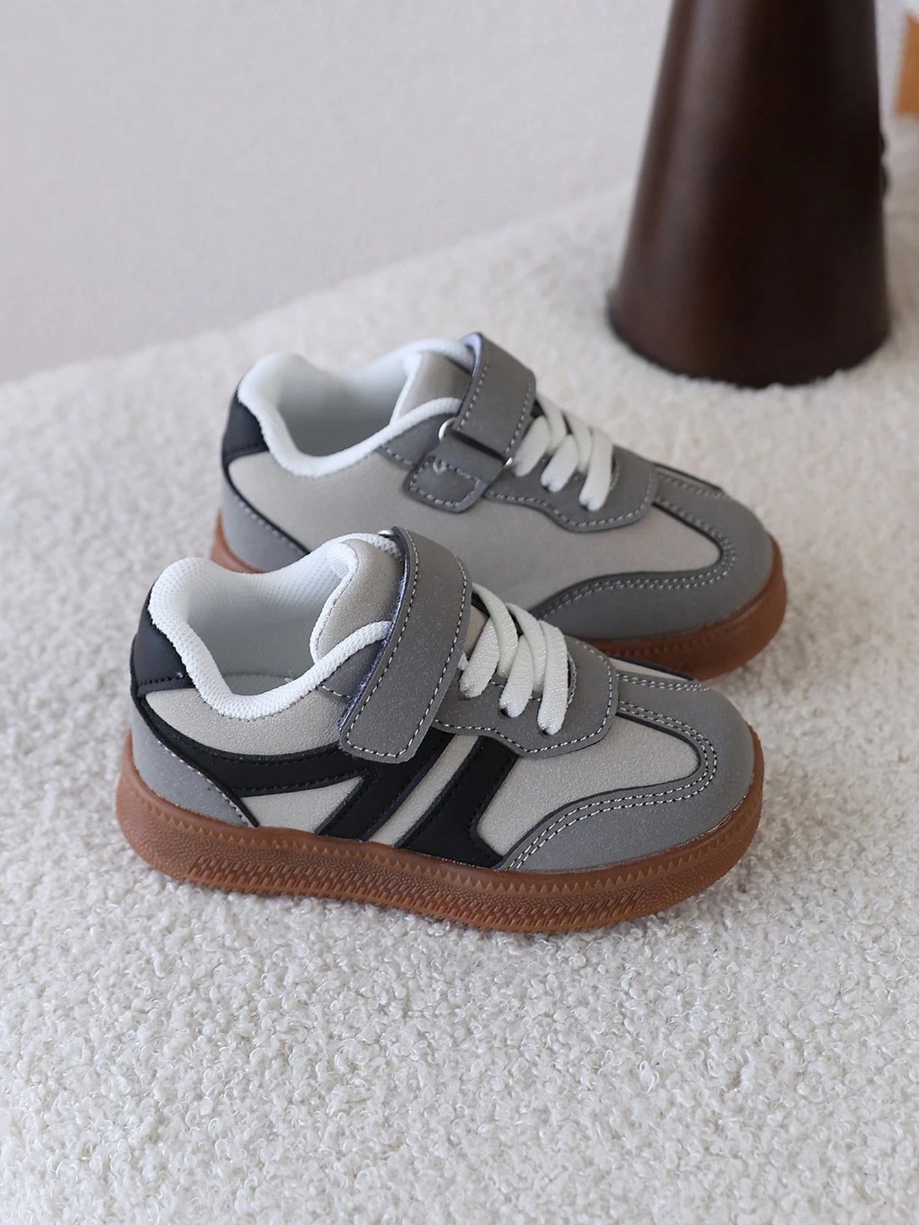 1 Pair Kids' German Training Shoes, Hook And Loop, Soft Sole, Non-Slip, Lightweight, Versatile, Outdoor, Unisex Children's Skate Shoes