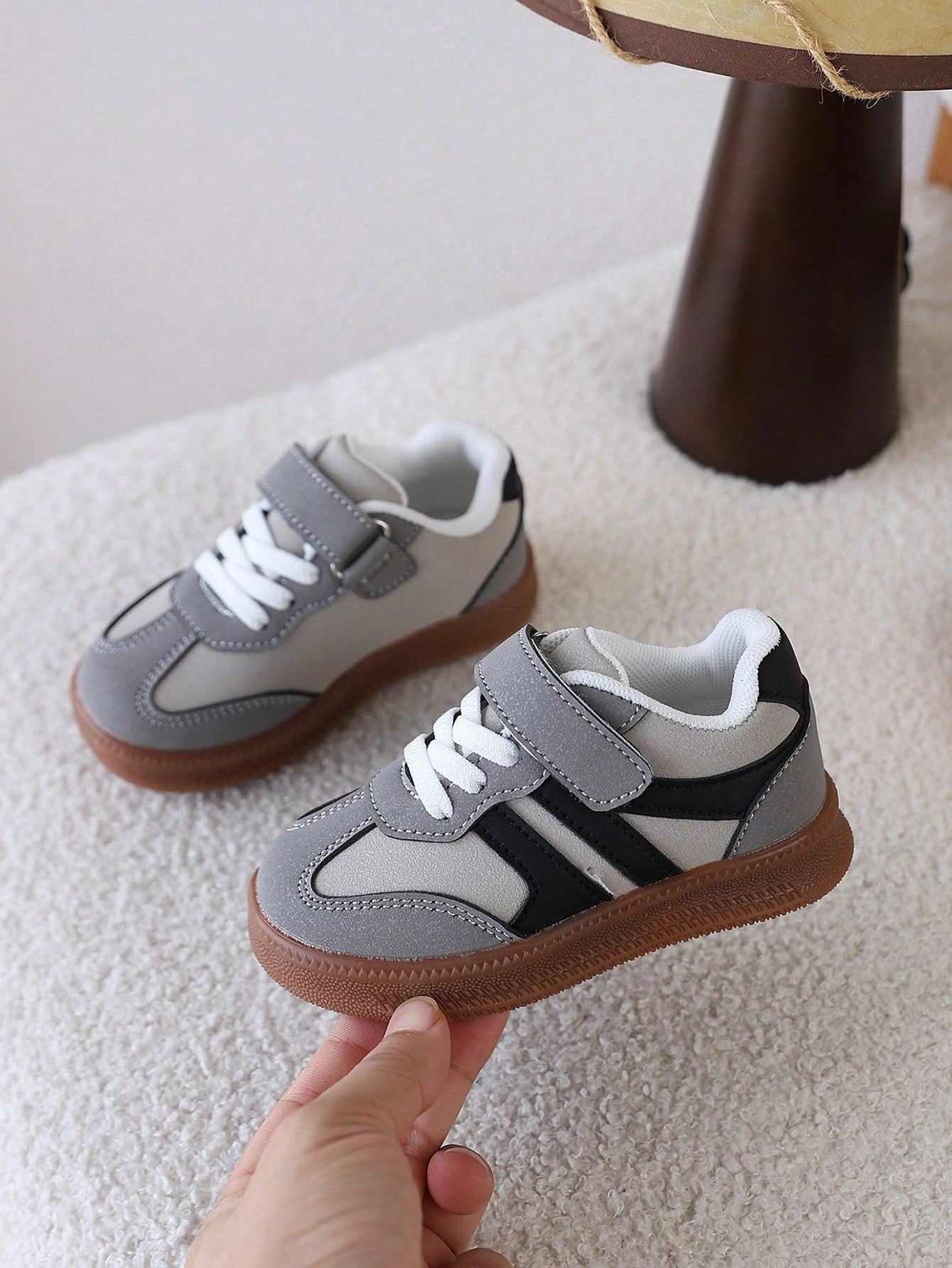 1 Pair Kids' German Training Shoes, Hook And Loop, Soft Sole, Non-Slip, Lightweight, Versatile, Outdoor, Unisex Children's Skate Shoes