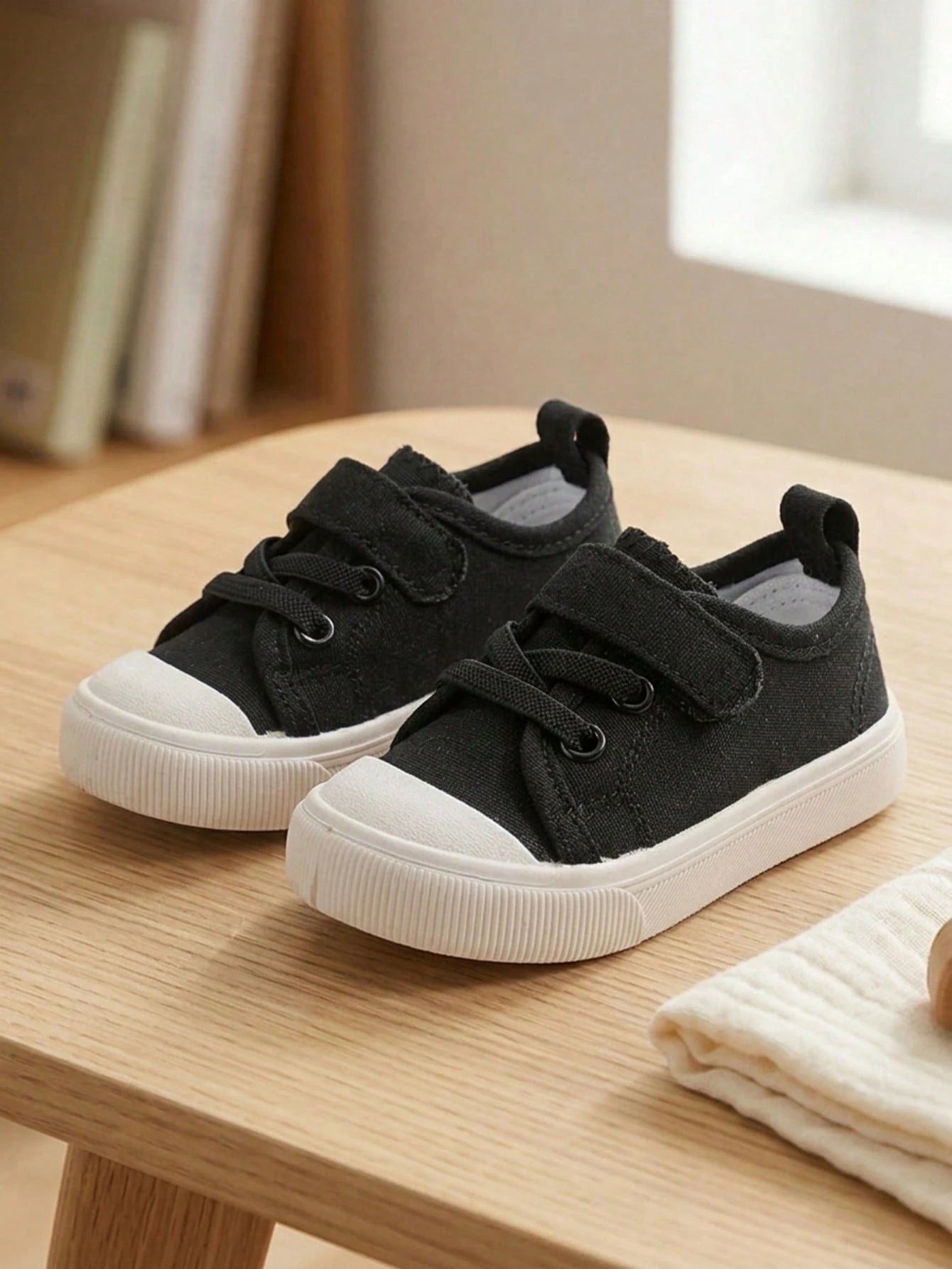 1 Pair Unisex Kids Black Classic Minimalist Versatile Canvas Sneakers, Hook And Loop Strap Design, Soft Sole Comfortable Breathable Lightweight Casual Baby Shoes Suitable For Daily Wear, Outdoor Activ