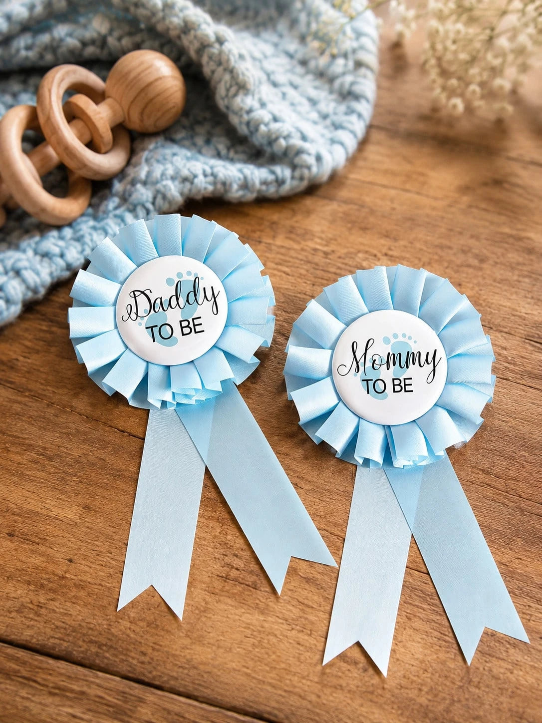 1 Set Of 2pcs Baby Shower Pins 'Mommy To Be/Daddy To Be' Medal, Commemorative Gift For Expectant Parentsbaby Shower Family Decorations Gifts