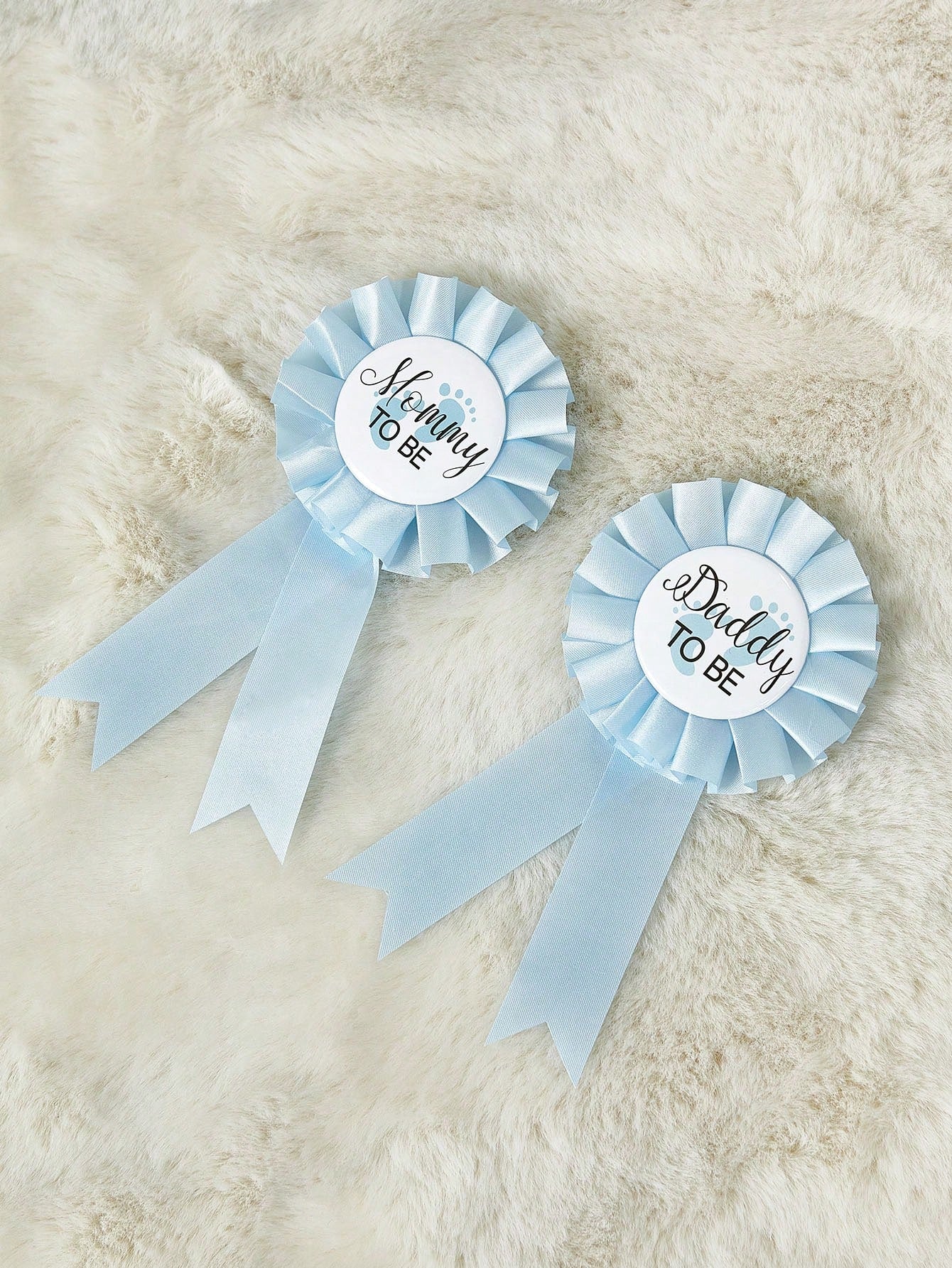 1 Set Of 2pcs Baby Shower Pins 'Mommy To Be/Daddy To Be' Medal, Commemorative Gift For Expectant Parentsbaby Shower Family Decorations Gifts