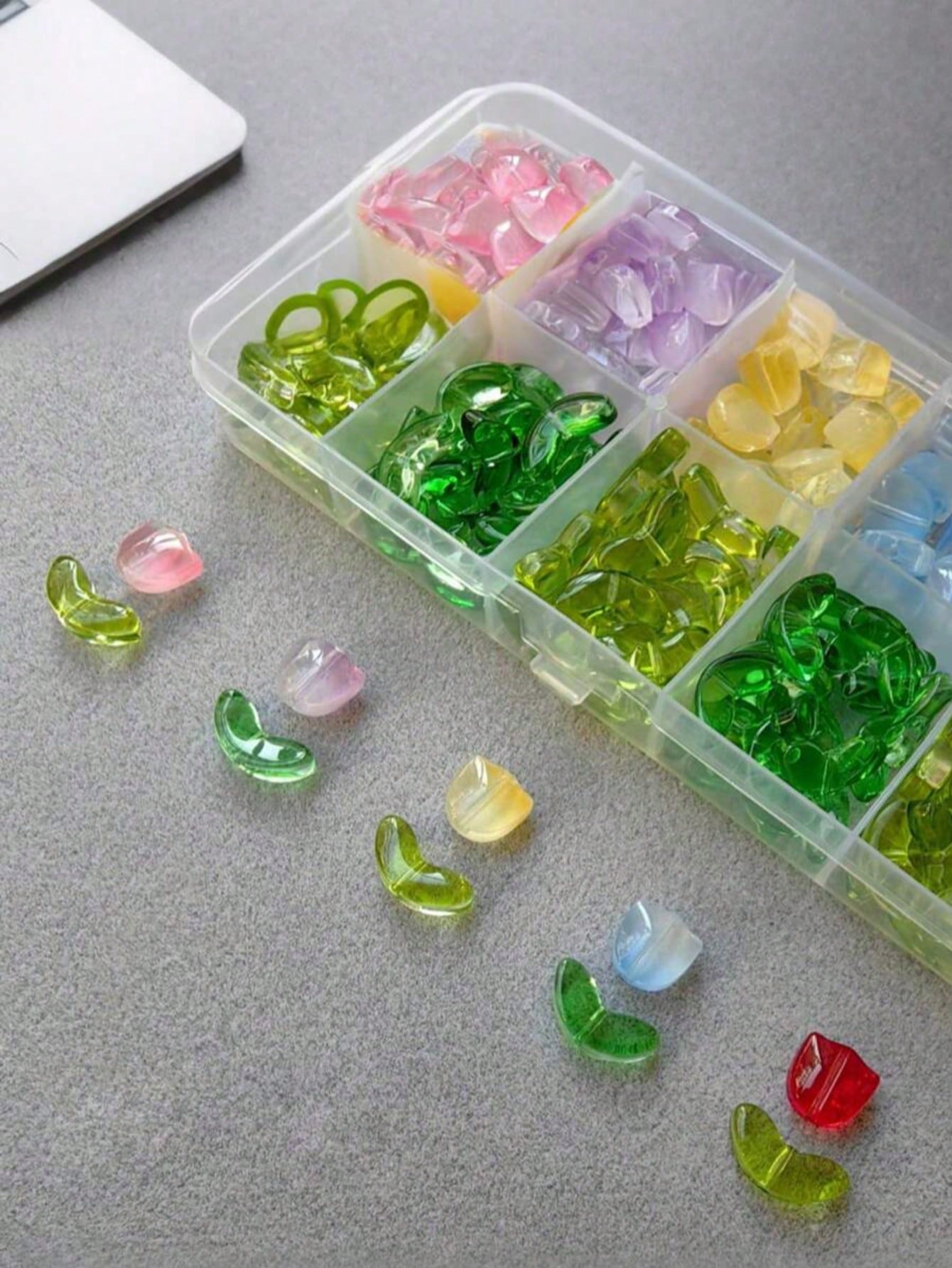 100pcs Tulip Flower And Leaf Glass Beads, Jewelry Making Spacer Beads Set, Suitable For DIY Bracelets, Necklaces, Earrings, Bags, Phone Charms, Car Charms, Etc.