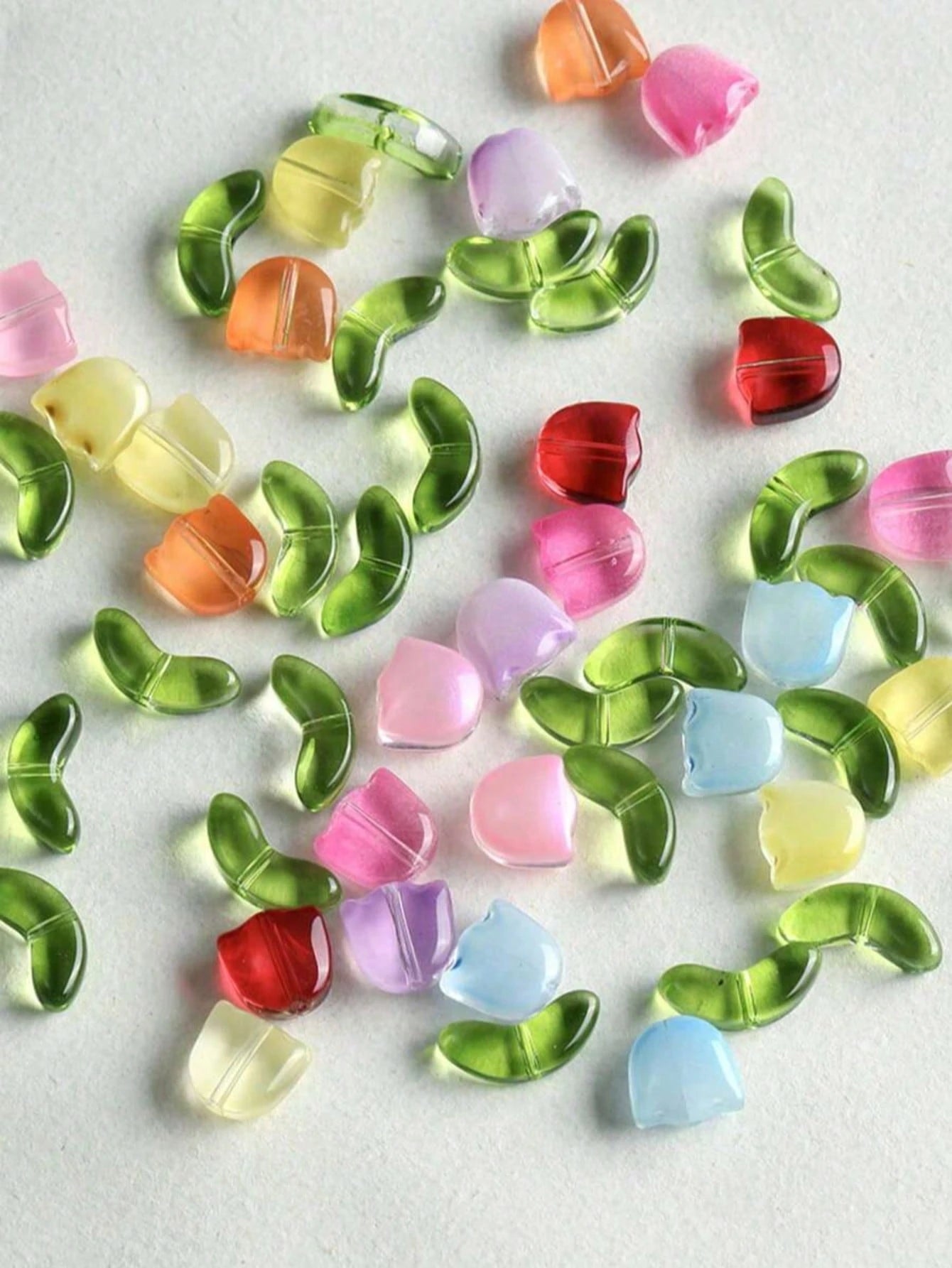 100pcs Tulip Flower And Leaf Glass Beads, Jewelry Making Spacer Beads Set, Suitable For DIY Bracelets, Necklaces, Earrings, Bags, Phone Charms, Car Charms, Etc.