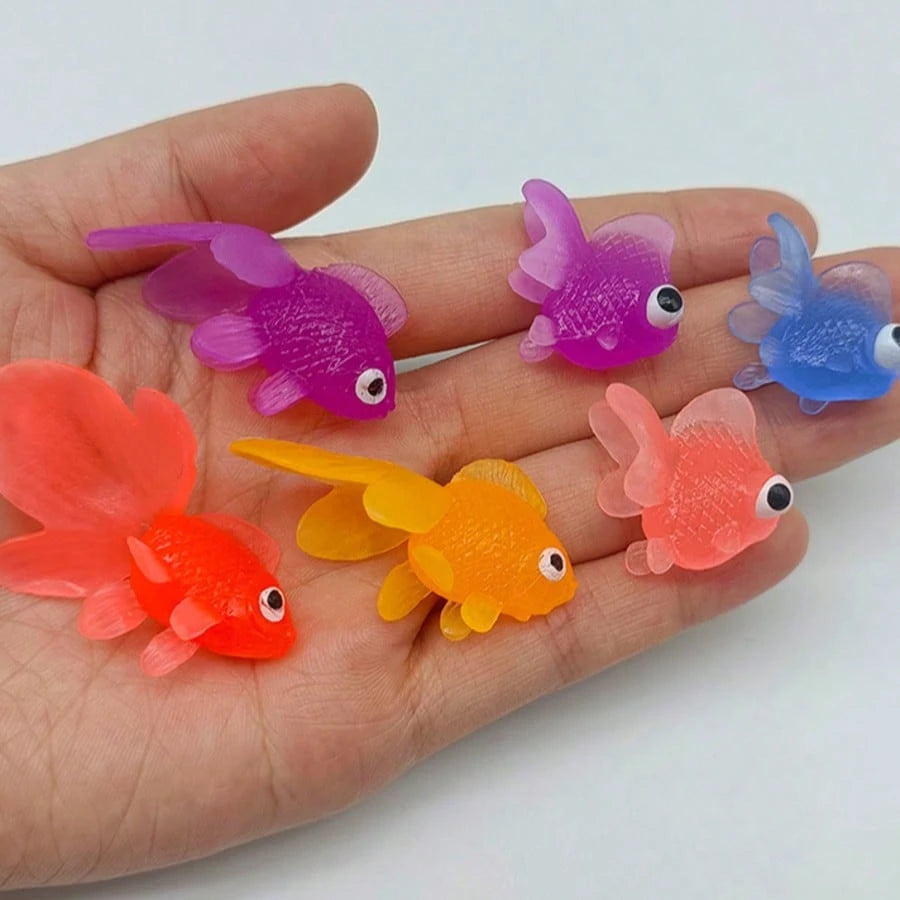 15pcs Floating Simulated Soft Rubber Goldfish Toys, For Indoor And Outdoor Water Games, Summer Party Decorations And Supplies, No Battery Required (Random Color)