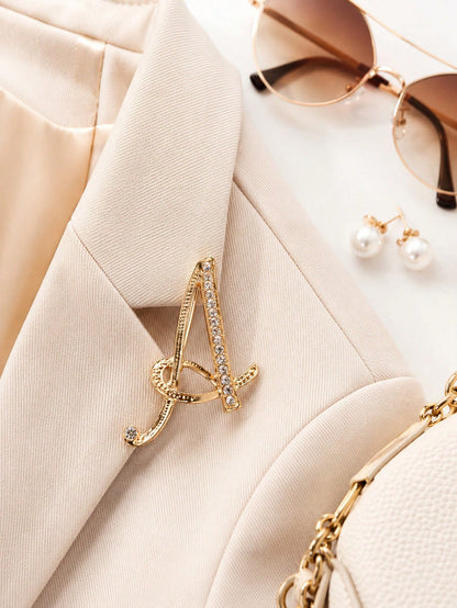 1pc A-Z Letter Brooch, European Style Rhinestone Pin, Alloy Material, Inlaid With Sparkling Gemstones, Ideal For Matching Suits, Shirts, Jackets, Dresses, Showcasing Elegance And Fashion. Can Be Used