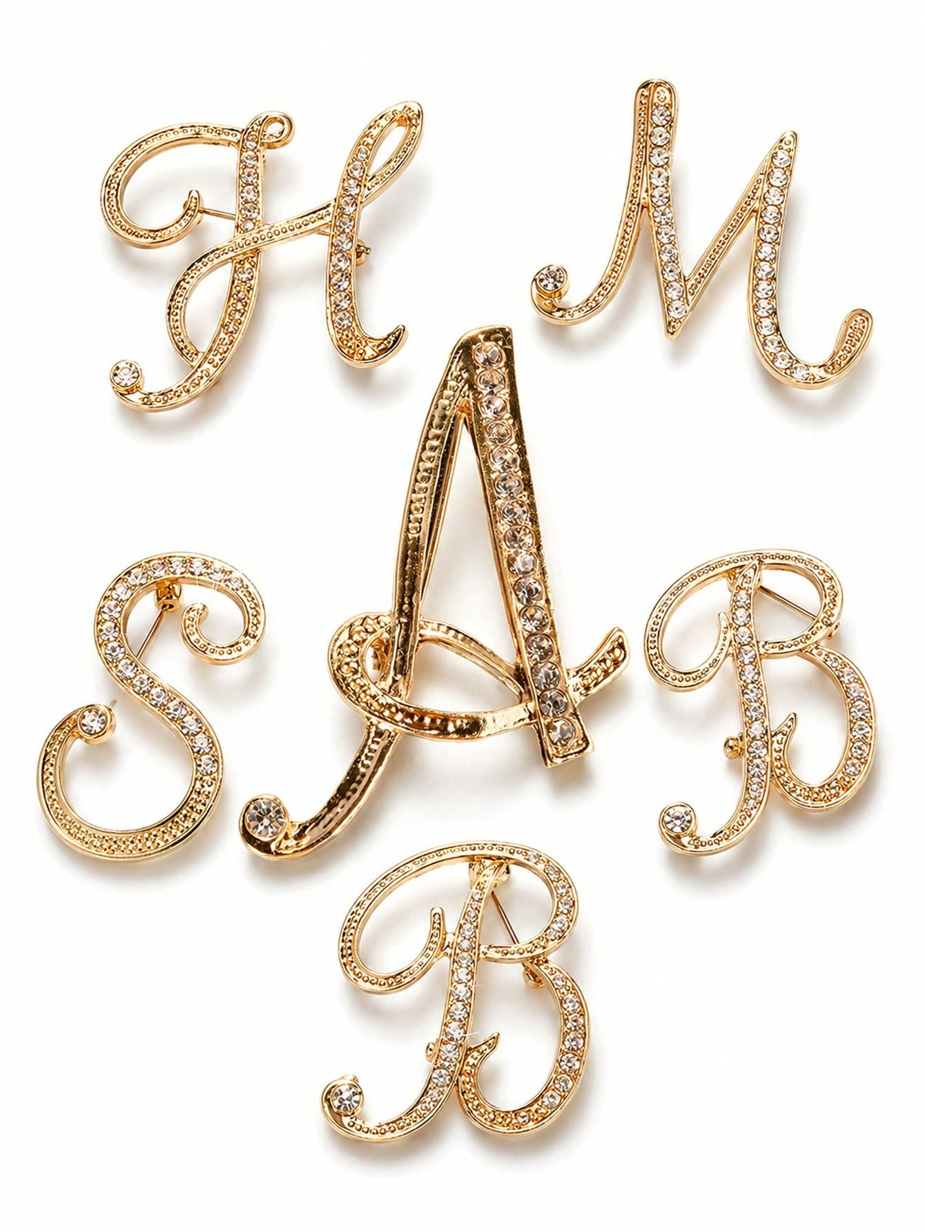1pc A-Z Letter Brooch, European Style Rhinestone Pin, Alloy Material, Inlaid With Sparkling Gemstones, Ideal For Matching Suits, Shirts, Jackets, Dresses, Showcasing Elegance And Fashion. Can Be Used
