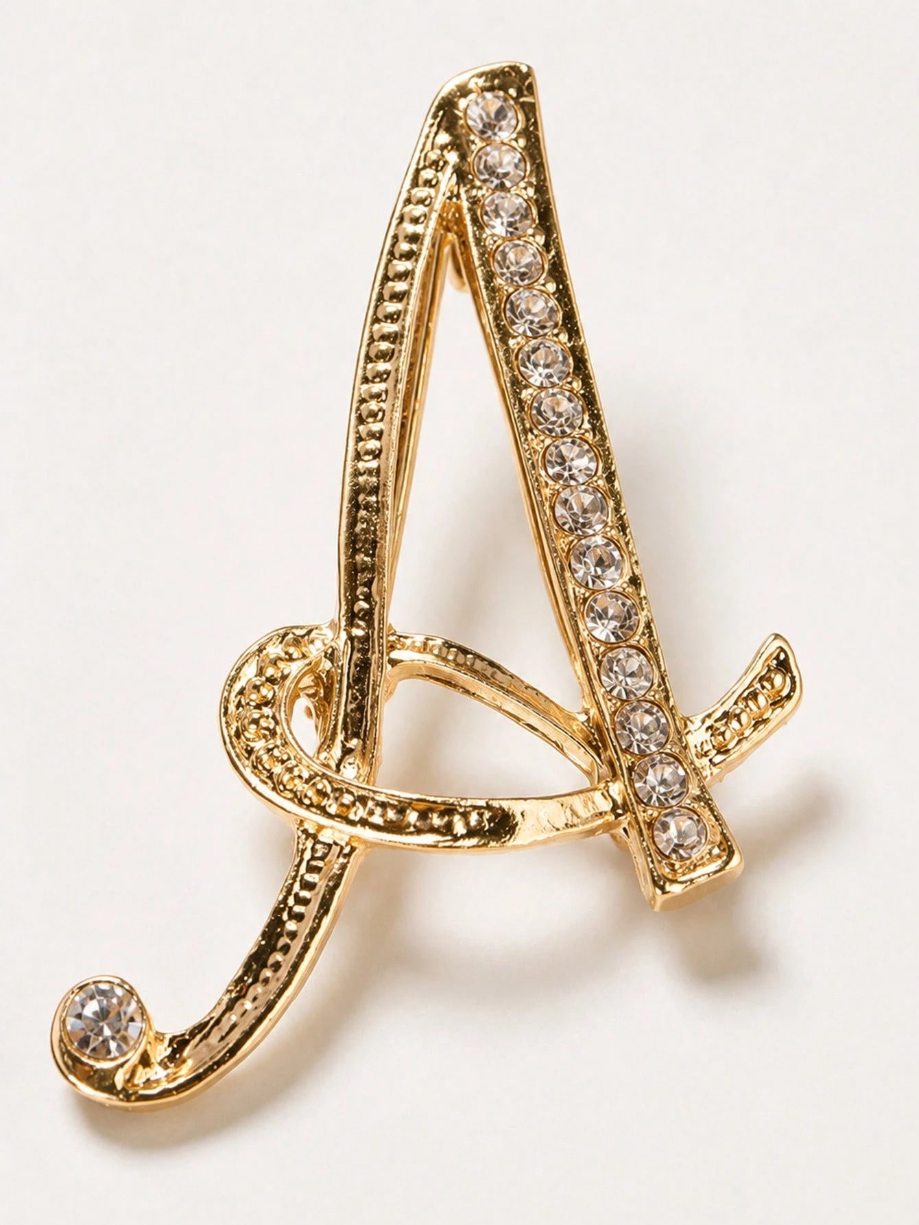 1pc A-Z Letter Brooch, European Style Rhinestone Pin, Alloy Material, Inlaid With Sparkling Gemstones, Ideal For Matching Suits, Shirts, Jackets, Dresses, Showcasing Elegance And Fashion. Can Be Used