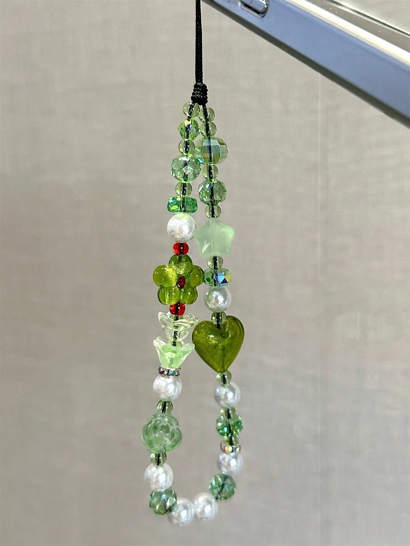 1pc Artistic Spring Green Shiny Flower, Star, Heart Beaded Phone Lanyard, Keychain, Camera Strap