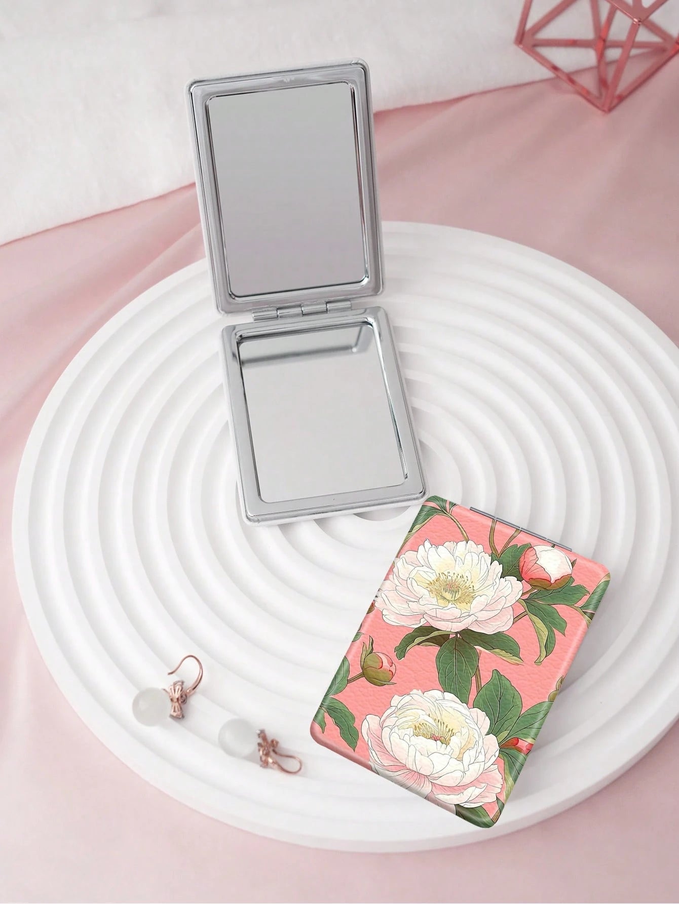 1PC British Country Style Portable Folding Compact Mirror, Lightweight Ultra-Thin Convenient Durable PU Leather, Suitable For Various Occasions Travel Party Work School, Fit For All Ages