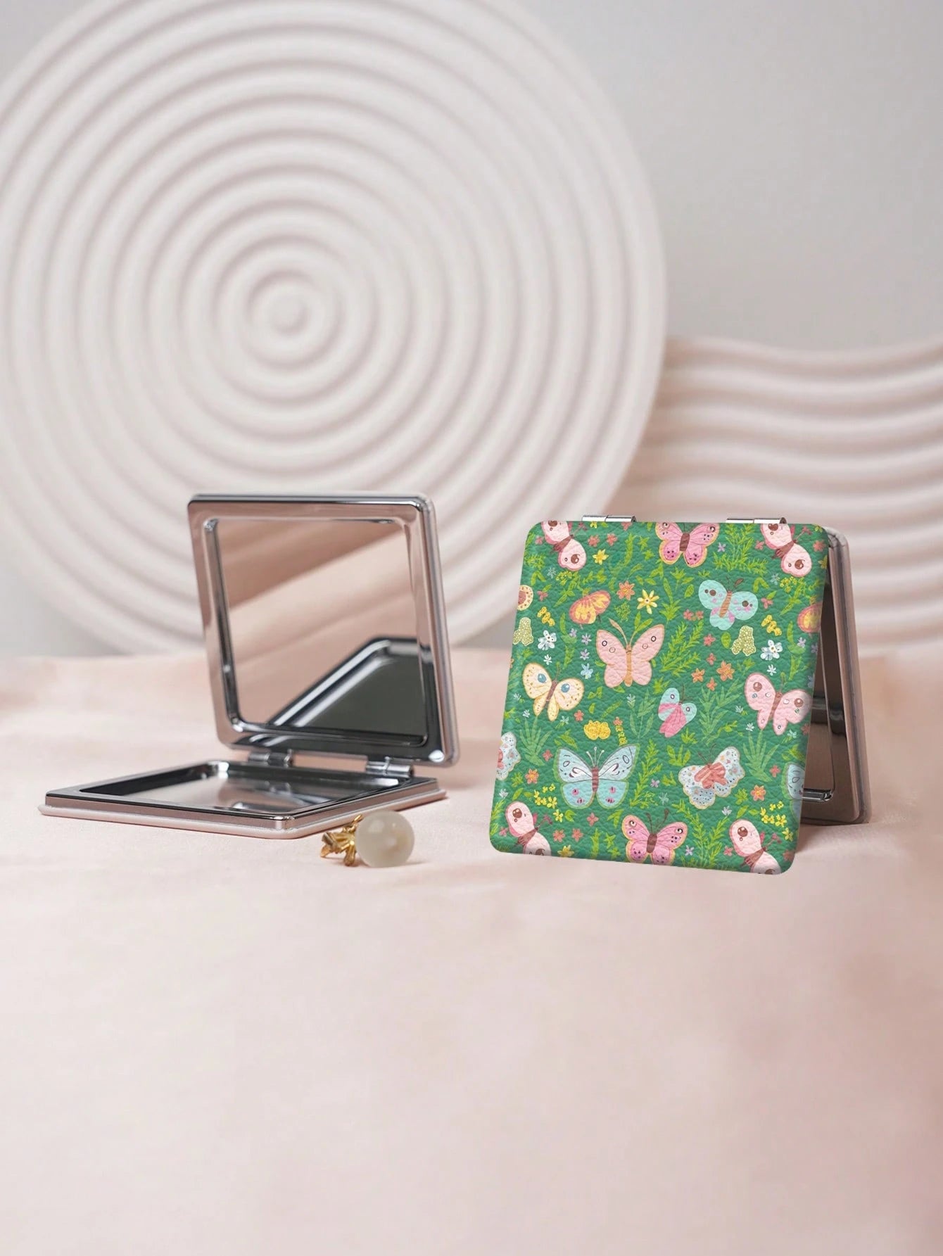 1PC British Country Style Portable Vanity Mirror, Foldable Lightweight Ultra-Thin Hand Mirror, Durable PU Leather, Suitable For Multiple Scenarios And All People, Foldable Small Square Mirror, Pocket