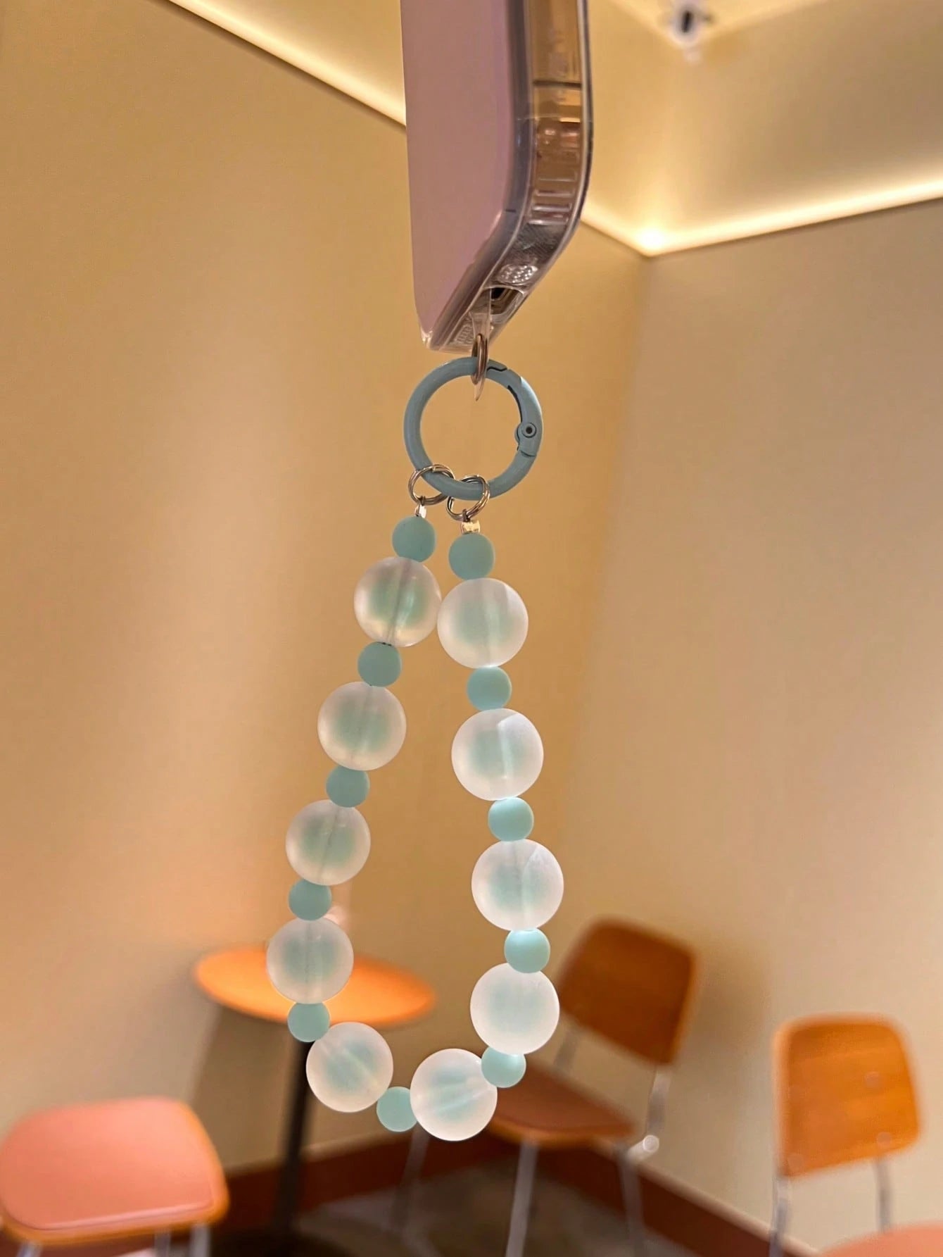 1pc Colorful Dopamine Frosted Beaded Short Phone Lanyard With Attachment Clip, Suitable For Phone Case, Earphone Case, Camera, Key Chain, Bag Pendant, Etc.