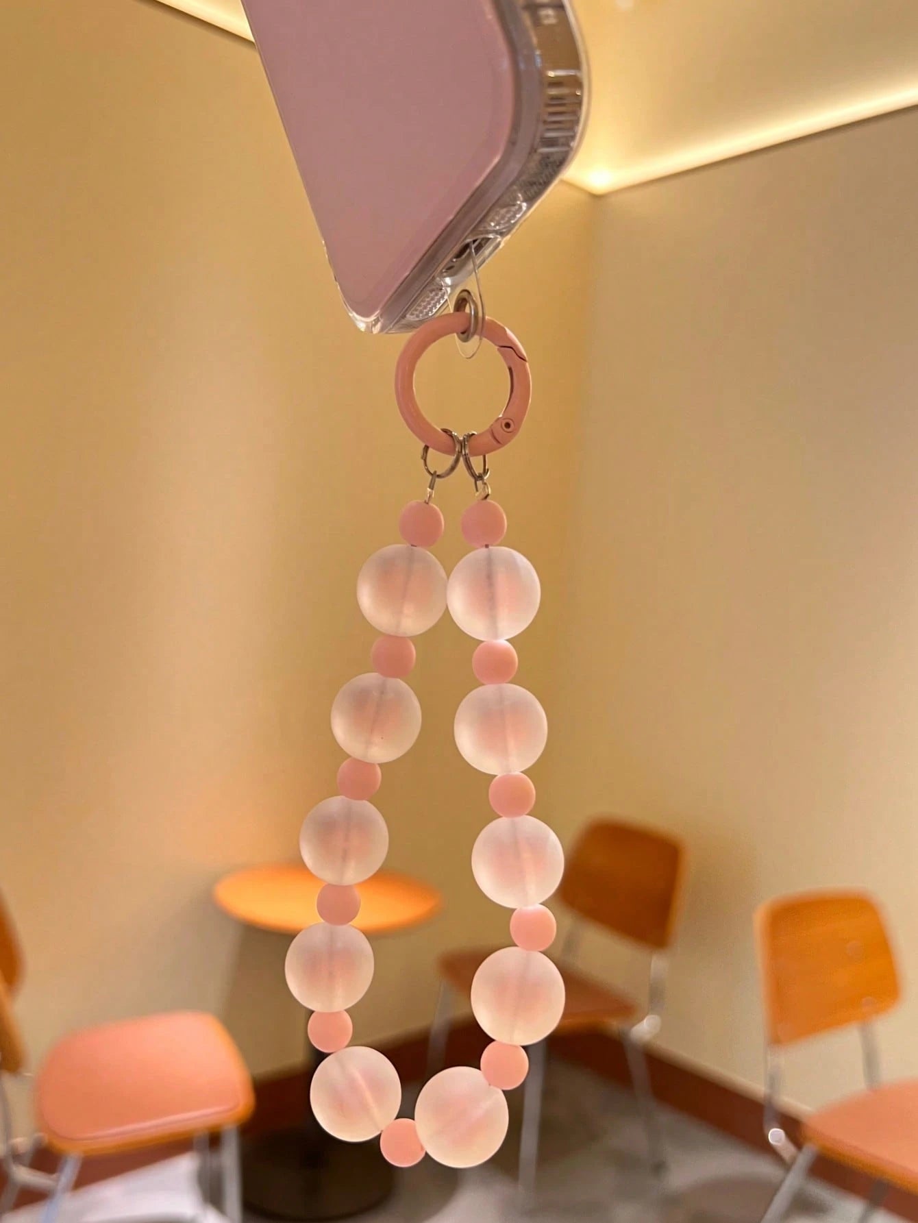 1pc Colorful Dopamine Frosted Beaded Short Phone Lanyard With Attachment Clip, Suitable For Phone Case, Earphone Case, Camera, Key Chain, Bag Pendant, Etc.