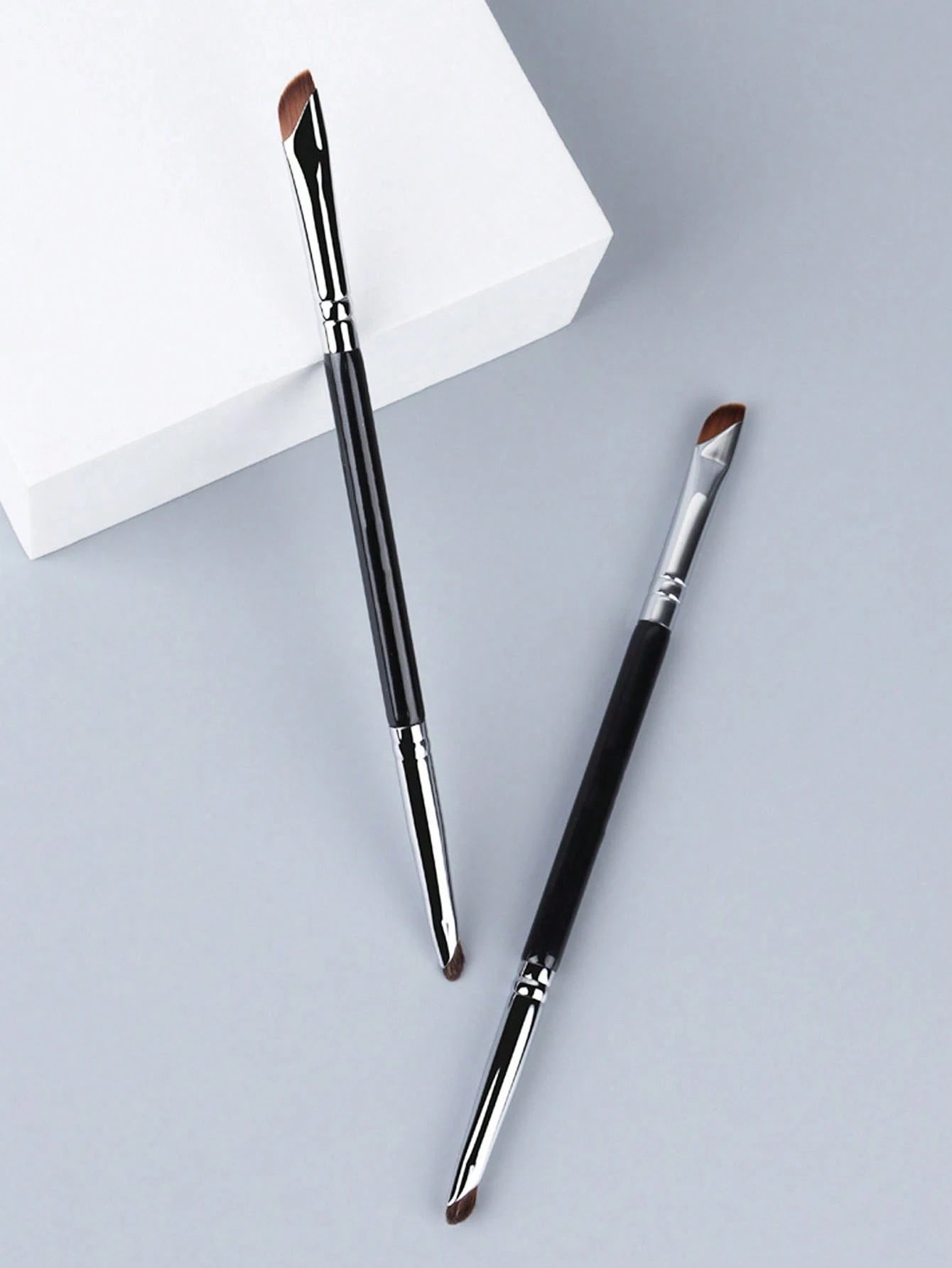 1pc Dual Ended Eyeliner Brush/Fine Detail Shader Brush/Eyeshadow Blending Brush, Angled Brow Brush,Eyebrow Brush,Eyeshadow Brush,Spoolie,Spoolie Brush,Giveaways