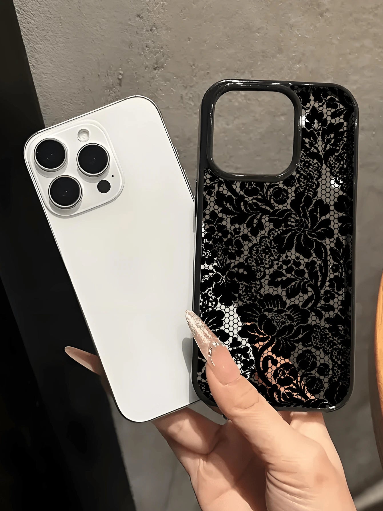1pc Elegant Black Lace Floral Pattern Phone Case, Black Frame Transparent Back Cover Shockproof Protective Shell, Compatible With IPhone 17/16/15/14/13/12/11/Pro/Pro Max/Plus, Suitable As Gift For Fam