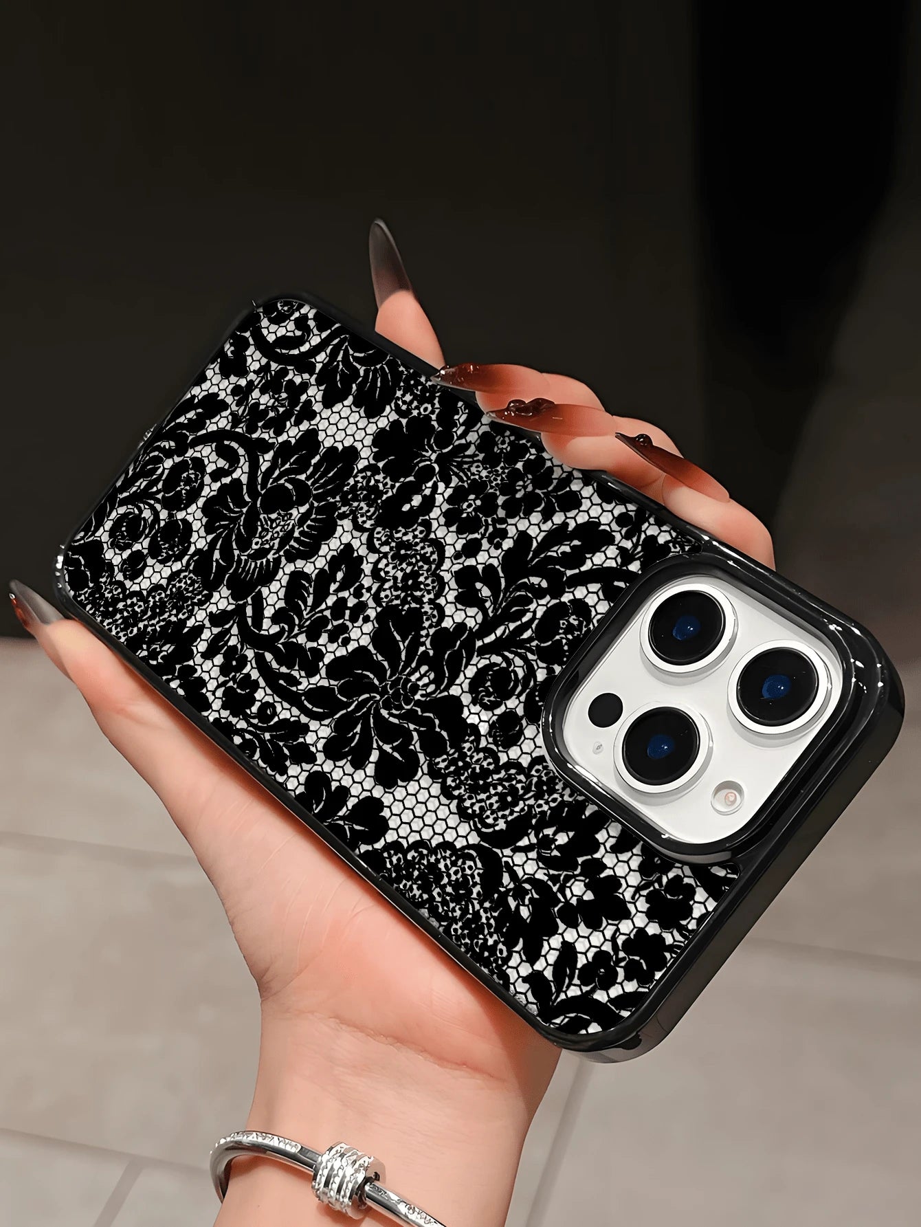 1pc Elegant Black Lace Floral Pattern Phone Case, Black Frame Transparent Back Cover Shockproof Protective Shell, Compatible With IPhone 17/16/15/14/13/12/11/Pro/Pro Max/Plus, Suitable As Gift For Fam
