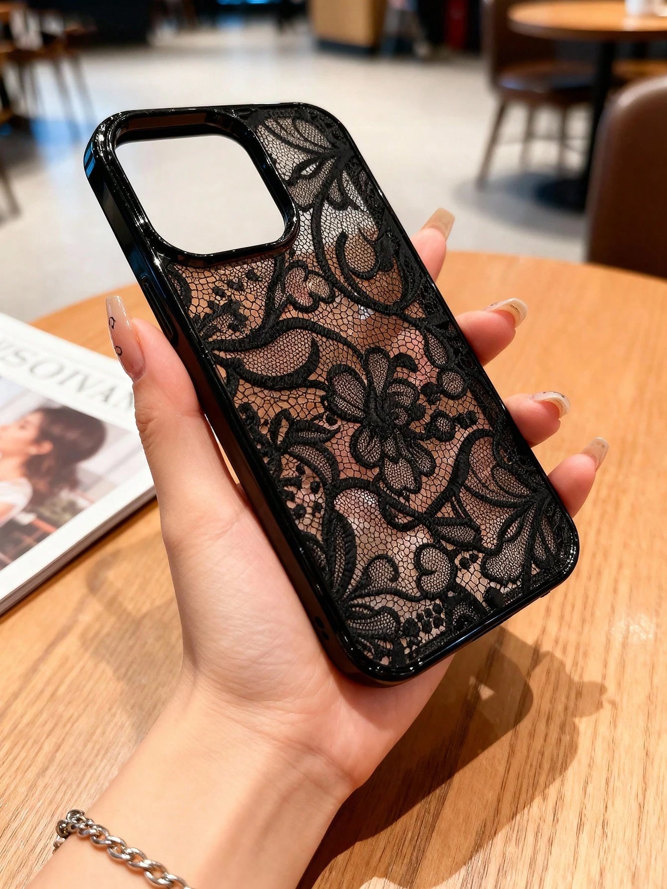 1pc Elegant Black Lace Floral Pattern Phone Case, Black Frame Transparent Back Cover Shockproof Protective Shell, Compatible With IPhone 17/16/15/14/13/12/11/Pro/Pro Max/Plus, Suitable As Gift For Fam