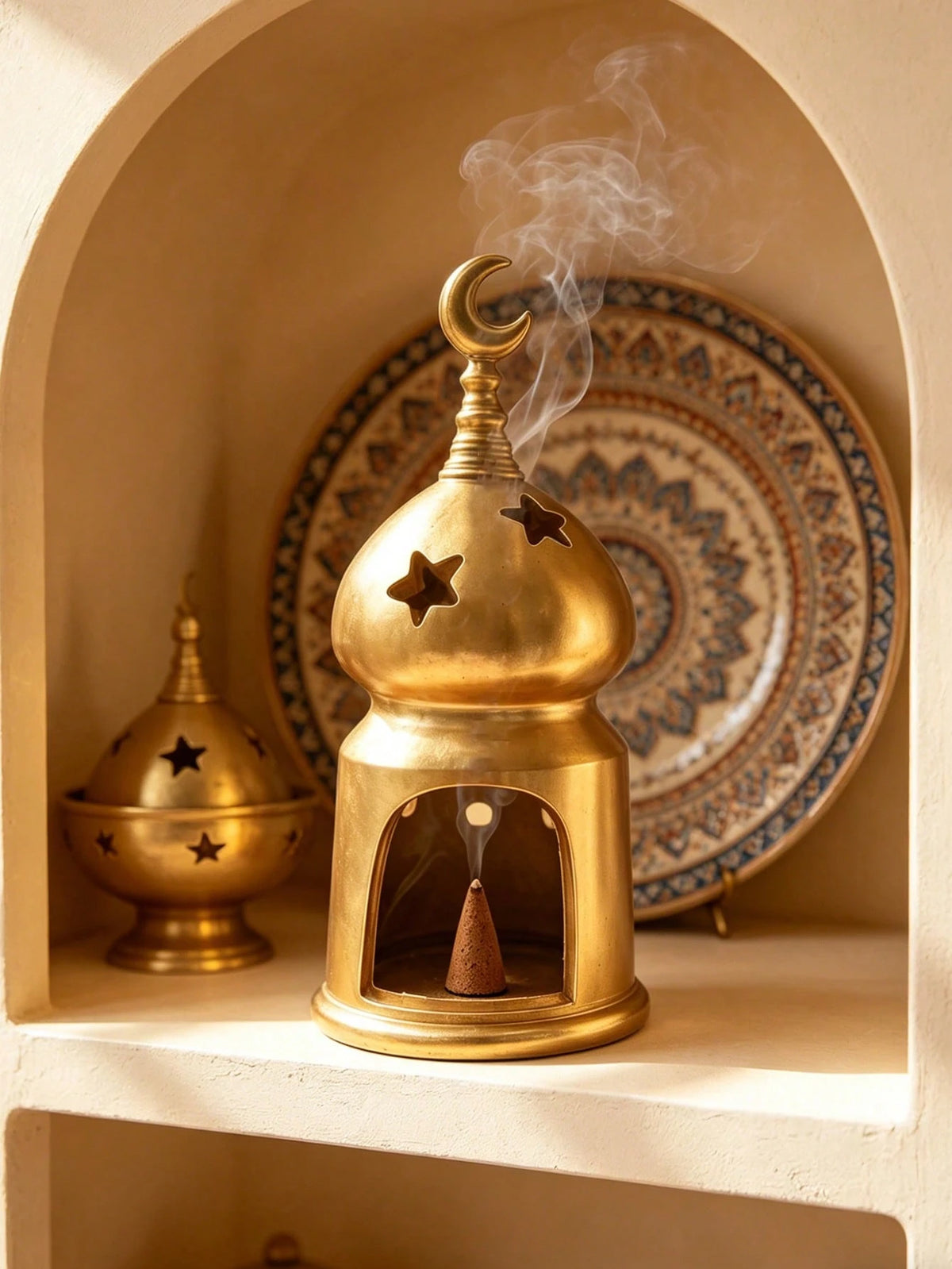 1pc Elegant White Candle Holder, Decorated With Gold Crescent Moon And Hollow Star Design, Ideal Home Decor For Living Room, Bedroom Or Coffee Table, Also A Perfect Gift And Decoration