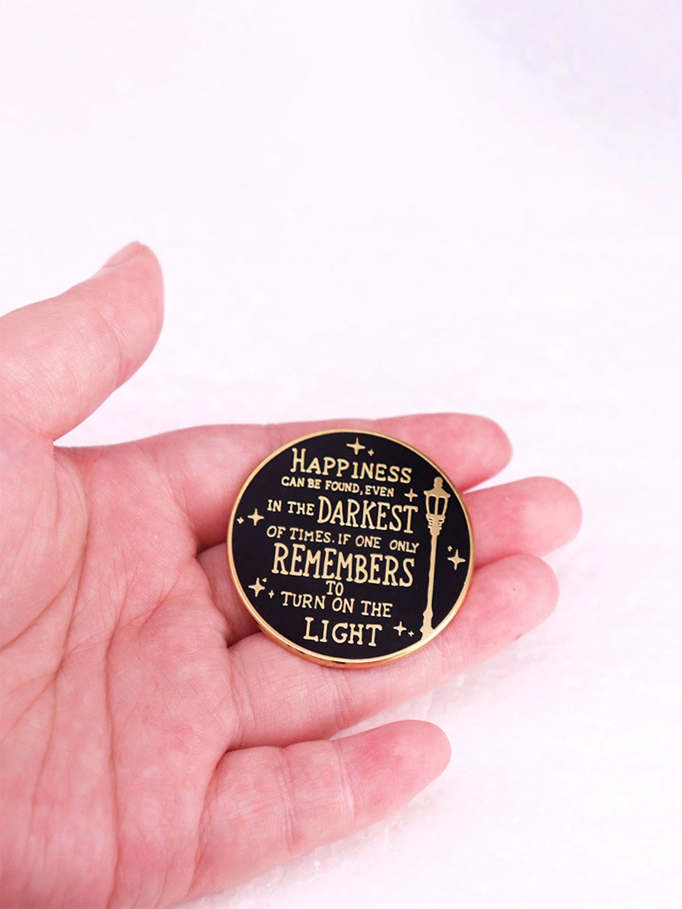 1pc Halloween Letter Street Brooch, Casual Casual Style, Zinc Alloy Material, Perfect For Street Fashion, Daily Wear, And Personalized Gifts Christmas