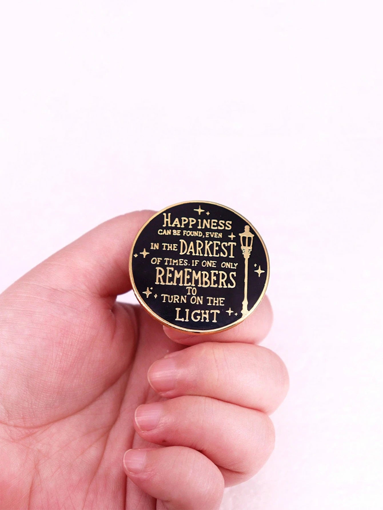 1pc Halloween Letter Street Brooch, Casual Casual Style, Zinc Alloy Material, Perfect For Street Fashion, Daily Wear, And Personalized Gifts Christmas