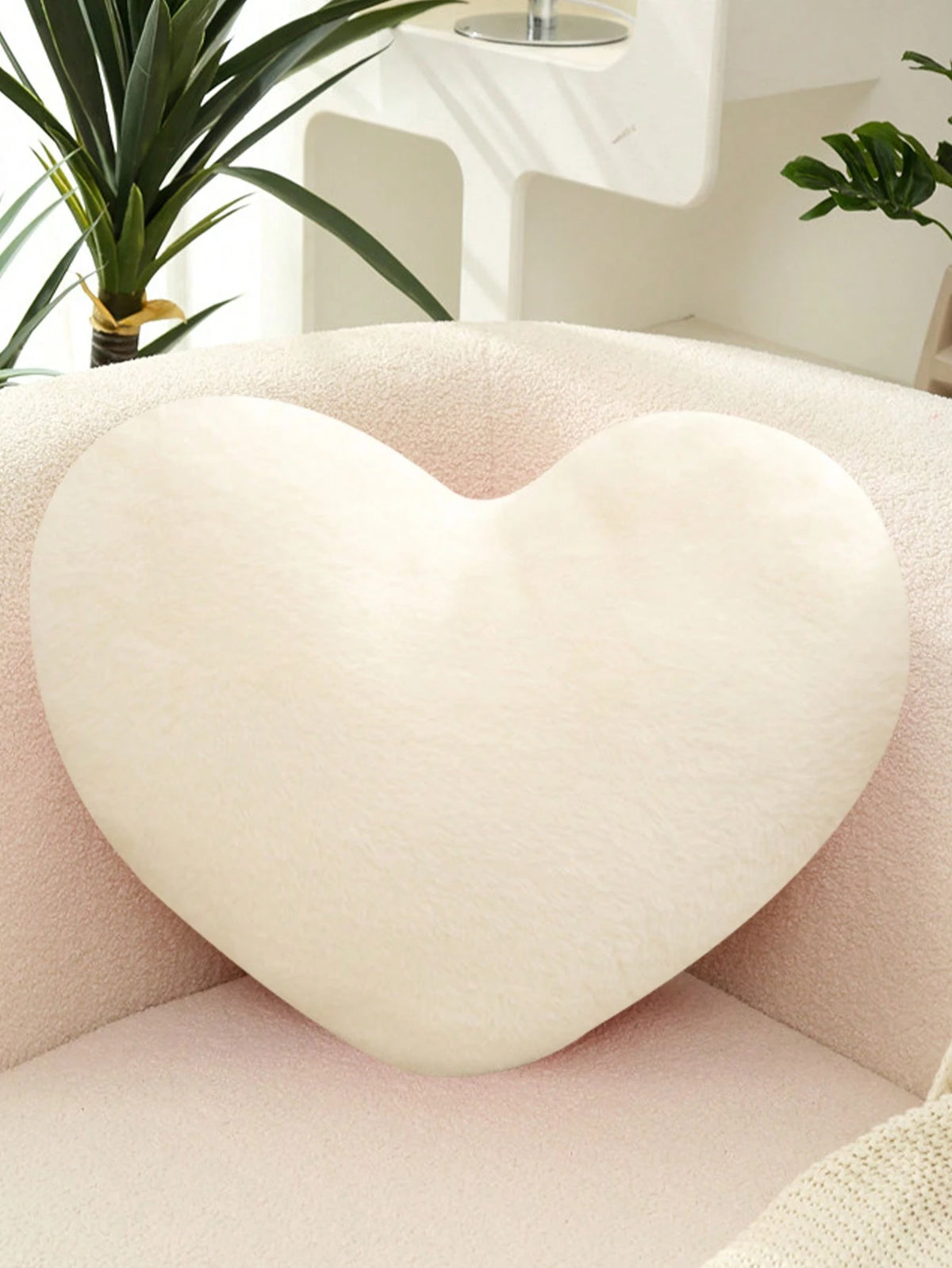 1pc Heart-Shaped Throw Pillow, Suitable For School Bedding, Dorm Decor, Living Room Sofa, Bedroom, Soft & Comfortable Decorative Cushion