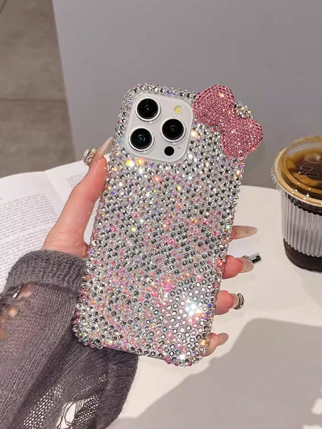 1pc Luxury Fashion Diamond Edge Rhinestone Bow Phone Case Suitable For IPhone17/IPhone17 Pro Max/IPhone16 Pro Max/IPhone15 Pro/IPhone14/IPhone13/12/11, Perfect As Valentine's Day Gift/Birthday Gift/Mo
