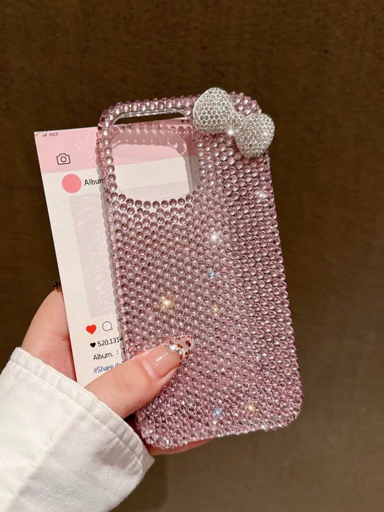 1pc Luxury Fashion Diamond Edge Rhinestone Bow Phone Case Suitable For IPhone17/IPhone17 Pro Max/IPhone16 Pro Max/IPhone15 Pro/IPhone14/IPhone13/12/11, Perfect As Valentine's Day Gift/Birthday Gift/Mo