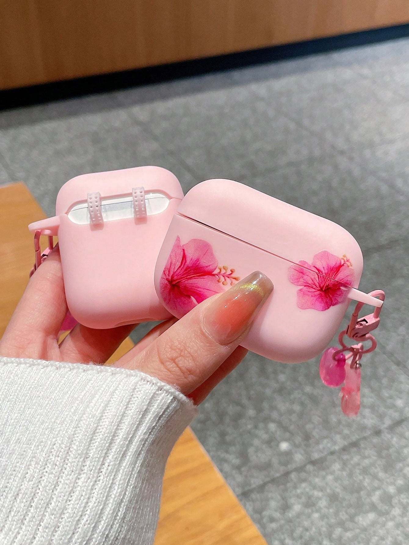1pc Pink Hibiscus Flower Print With Flower Heart Pendant Anti-Drop Apple Bluetooth Earphone Case, Covers, Summer Sweet Girl Sexy Style Earphone Protective Sleeve, Hibiscus Flower Earpods Case, Valenti