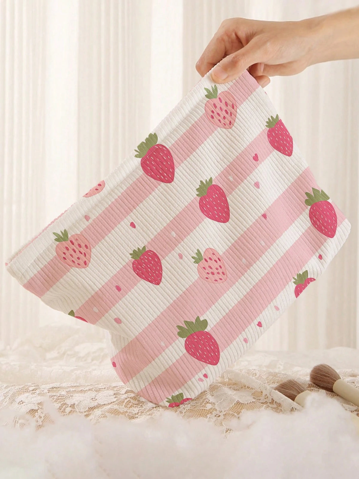 1pc Portable Strawberry Flower Pattern Dual-Sided Printed Zipper Cosmetic Bag, Multi-Function Travel Toiletry Organizer,Fall Decor,Autumn Decor,Room Decor
