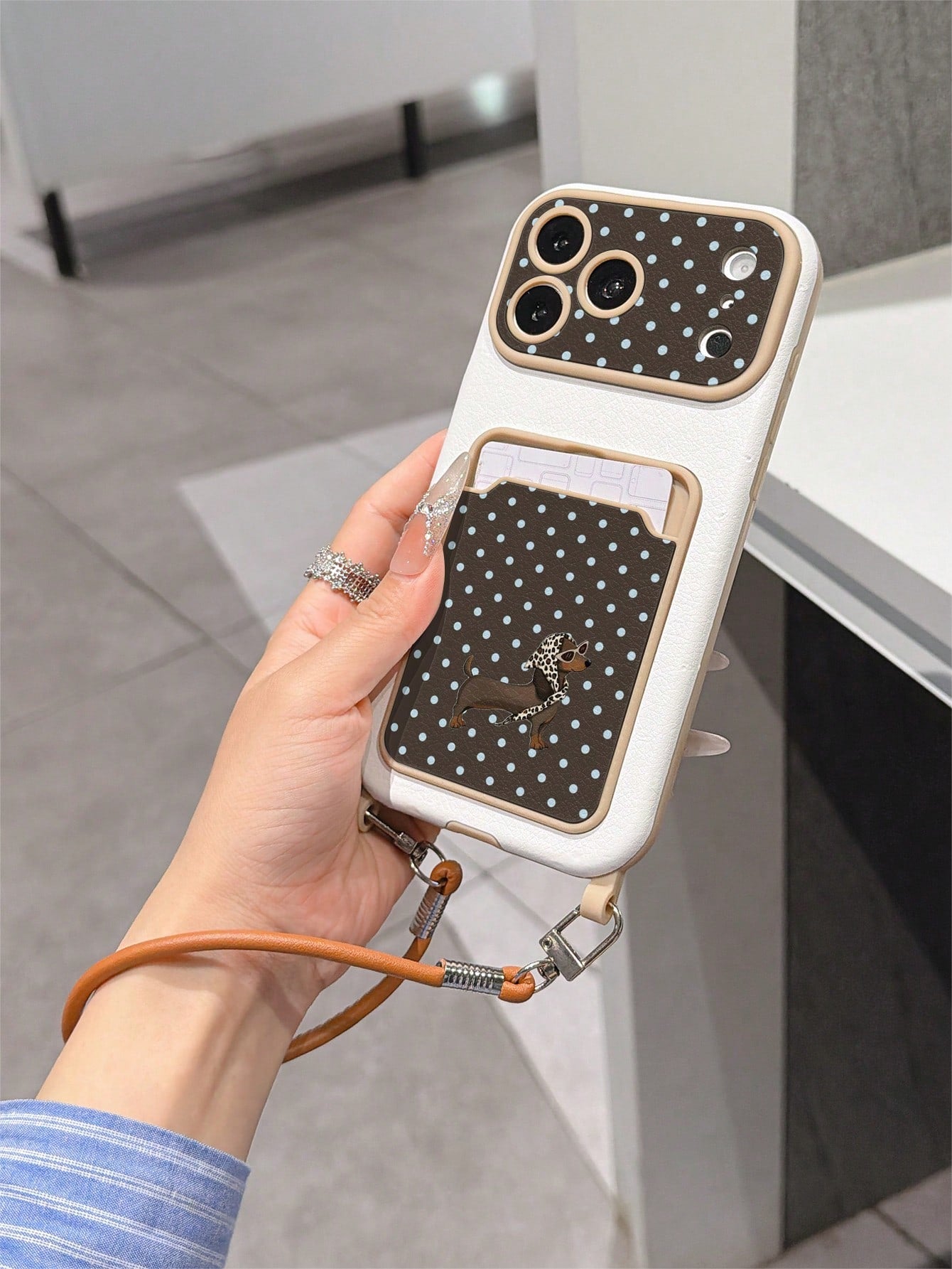 1pc Sausage Dog & Blue Polka Dot Pattern Fashion Card Holder Lanyard TPU Material Anti-Drop Protective Phone Case, Compatible With Apple 11/12/13/14/14plus/15/15plus/16/16plus/17/17pro Series Phone Pr