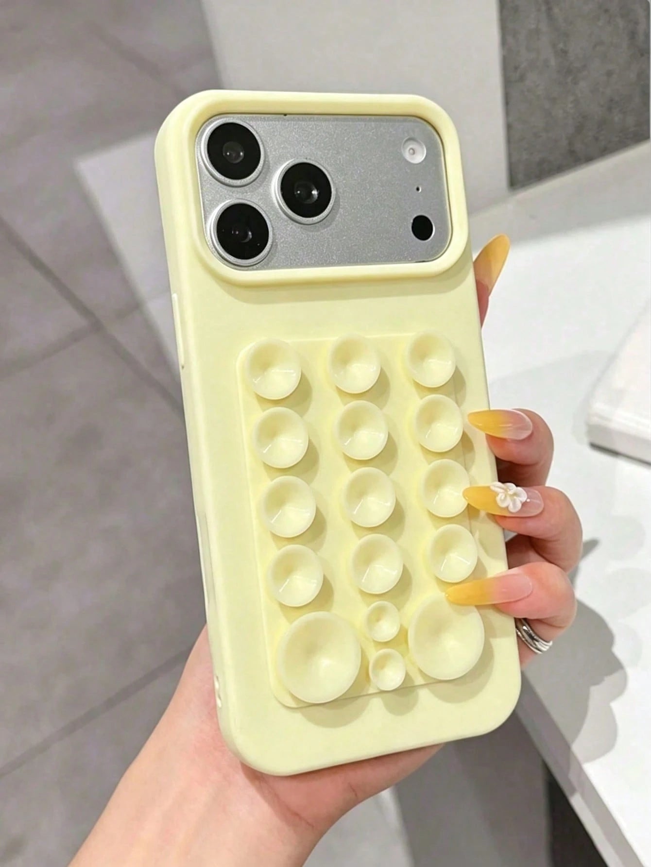 1pc Solid Color Suction Cup Anti-Fall Phone Protective Case, TPU Material, Can Be Given As A Holiday Gift, Compatible With Apple Phone 11 12 13 14 15 16pro/Promax/14 15 16plus/17