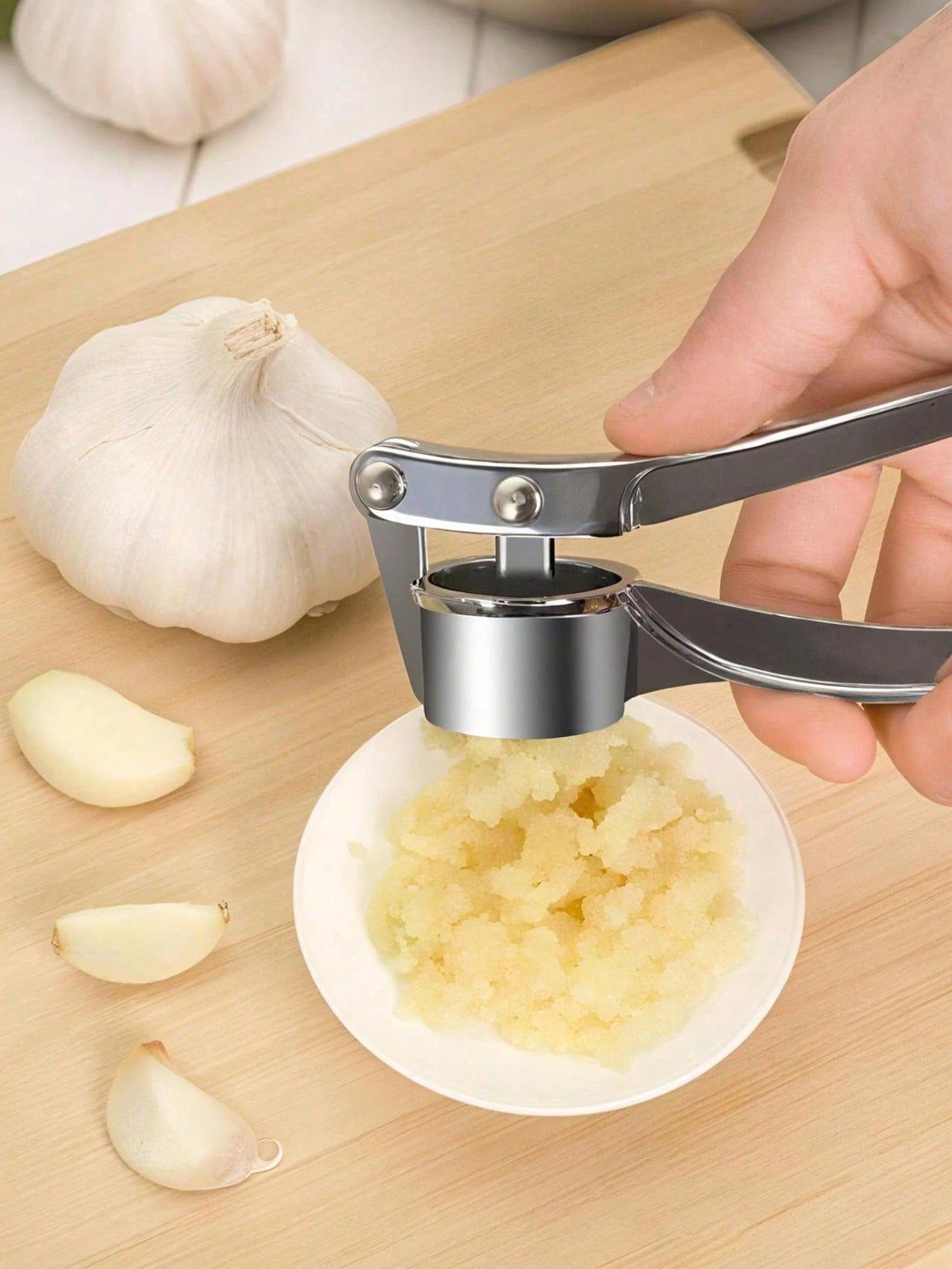 1pc Stainless Steel Manual Garlic Press, Multi-Function Kitchen Garlic Press, Kitchen Accessory. Also Can Be Used As A Nut Cracker And Multi-Function Ginger Grater. Equipped With Easy-To-Press Handle