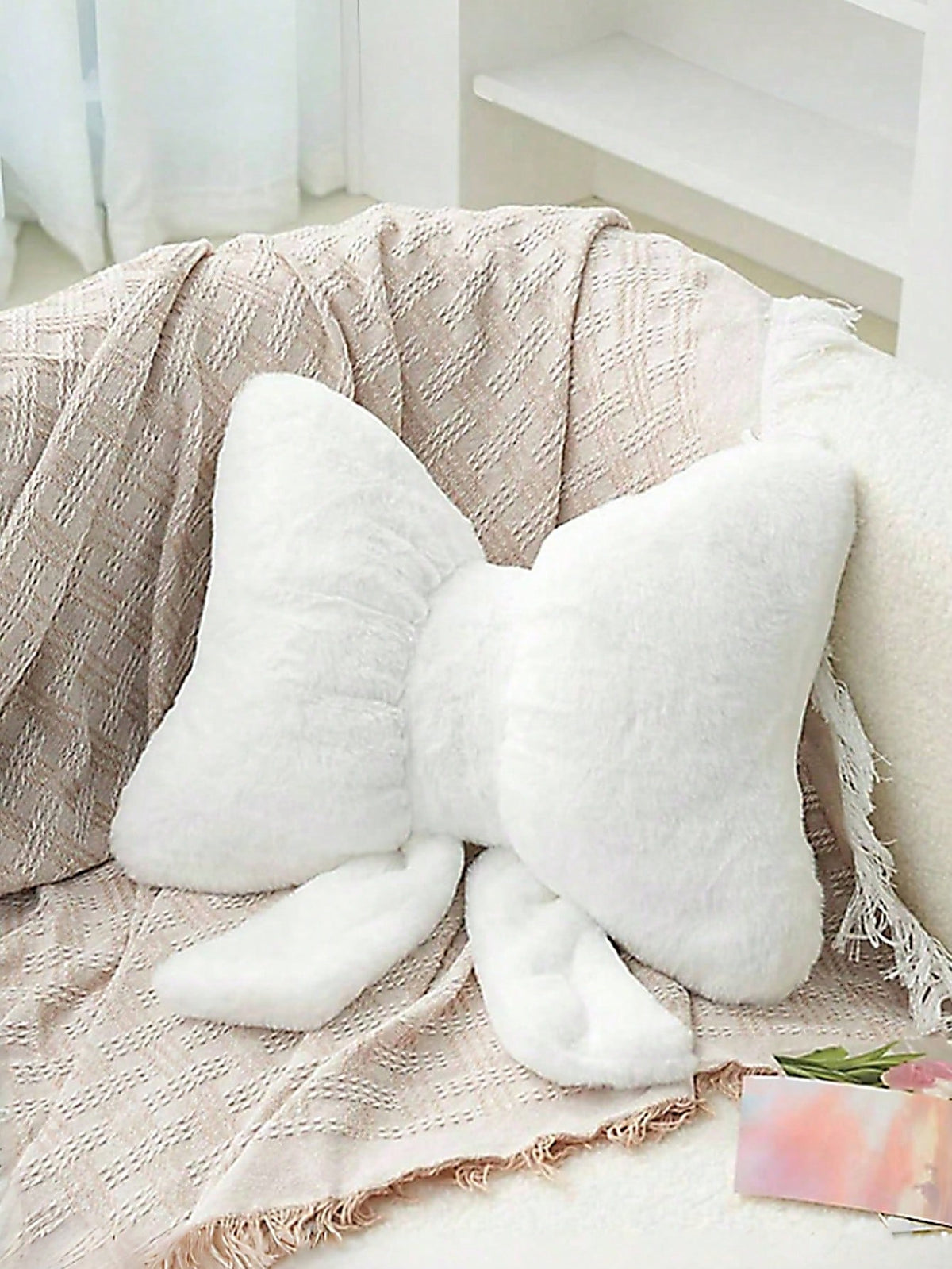 1pc White Bow Decorative Throw Pillow, Soft & Cute, Suitable For Bed, Sofa, Bedroom Decor, Home Decor, Essential For Spring/Summer, Perfect Gift For Holidays, Weddings, Graduations, Birthdays For Fami