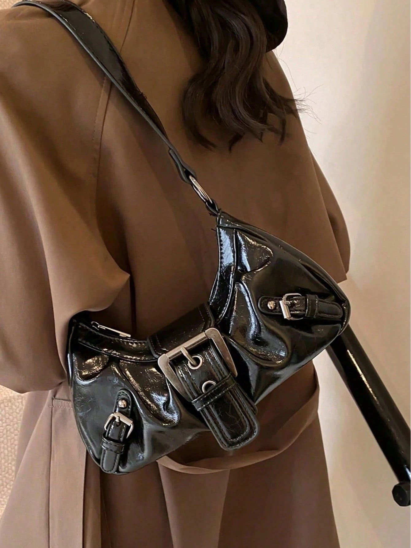 1pc Women's Vintage Style Motorcycle Bag, Made Of Soft Leather, With Rivet Decoration, Buckle Design, Pleated Body, Cloud-Shaped. This Bag Is Suitable For Work, Commuting, Dating Or Attending Parties.