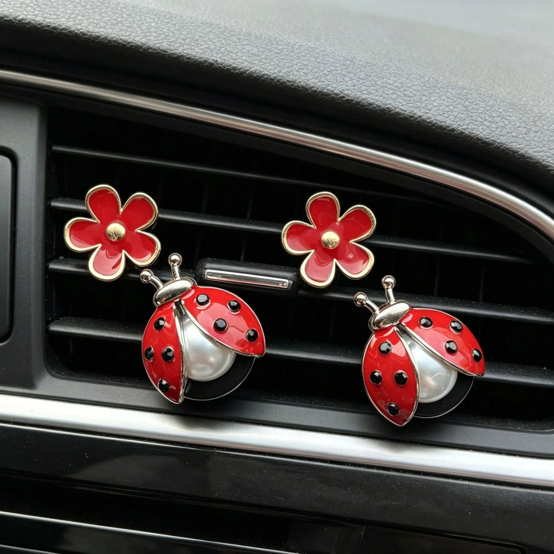 2/4pcs Daisy & Happy Seven-Star Bug Car Aromatherapy Clip, Cute Alloy Insect Air Vent Decor Clip, Fun Car Air Freshener
