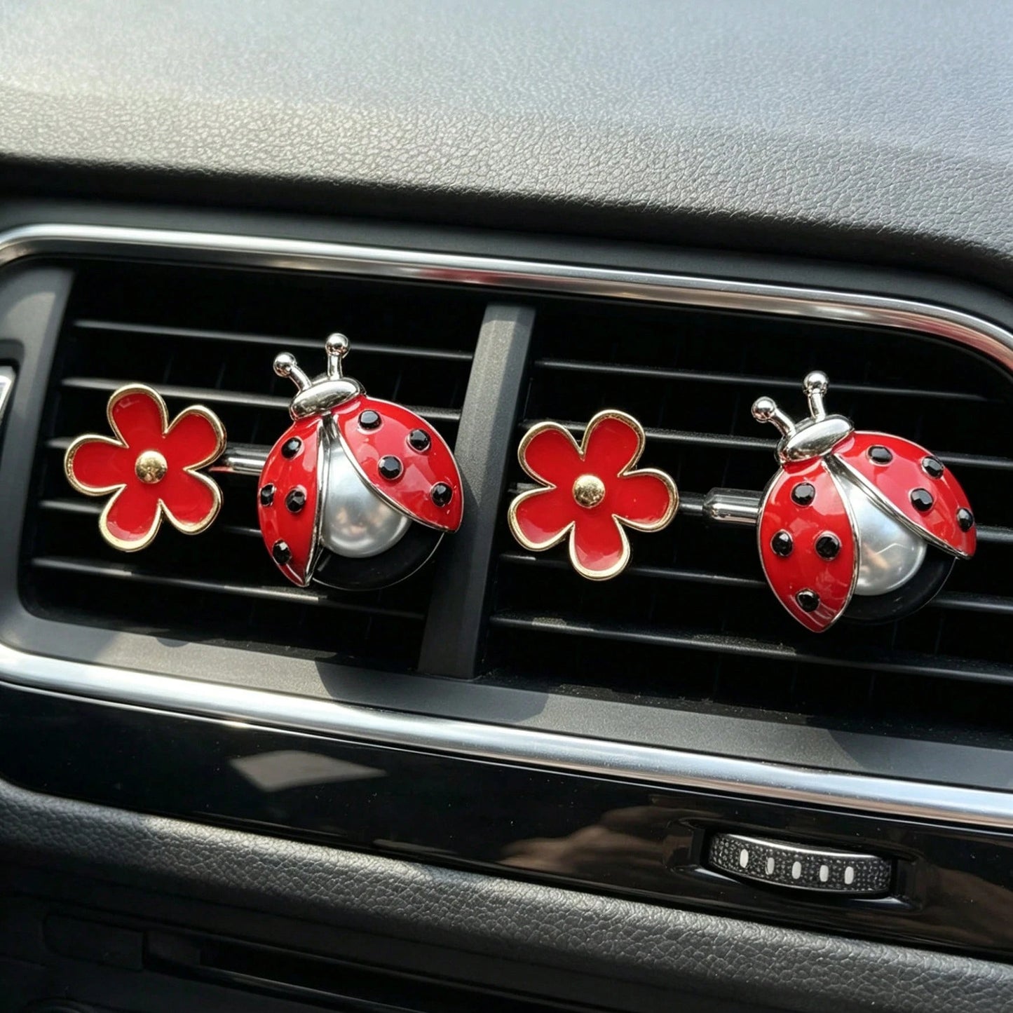 2/4pcs Daisy & Happy Seven-Star Bug Car Aromatherapy Clip, Cute Alloy Insect Air Vent Decor Clip, Fun Car Air Freshener