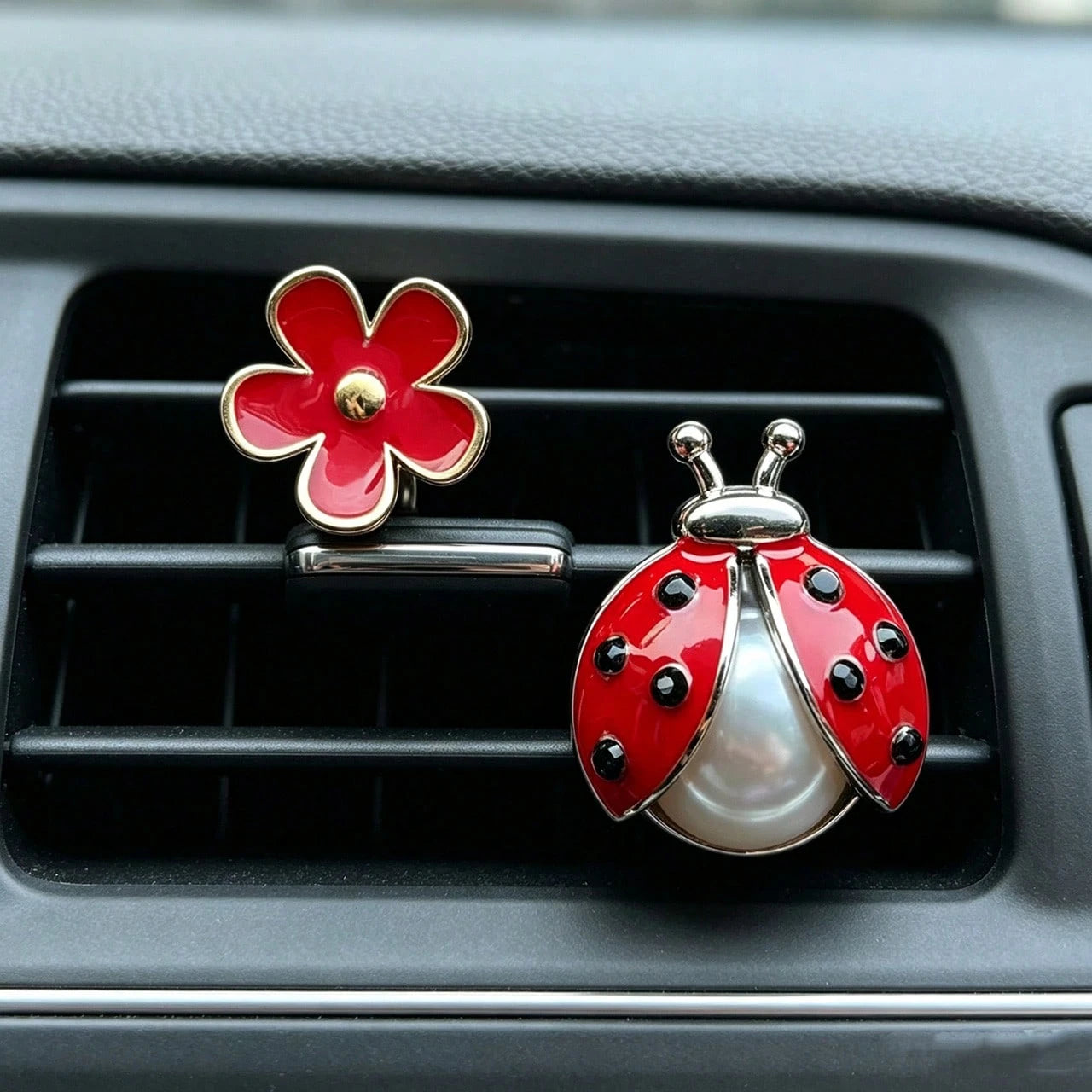 2/4pcs Daisy & Happy Seven-Star Bug Car Aromatherapy Clip, Cute Alloy Insect Air Vent Decor Clip, Fun Car Air Freshener