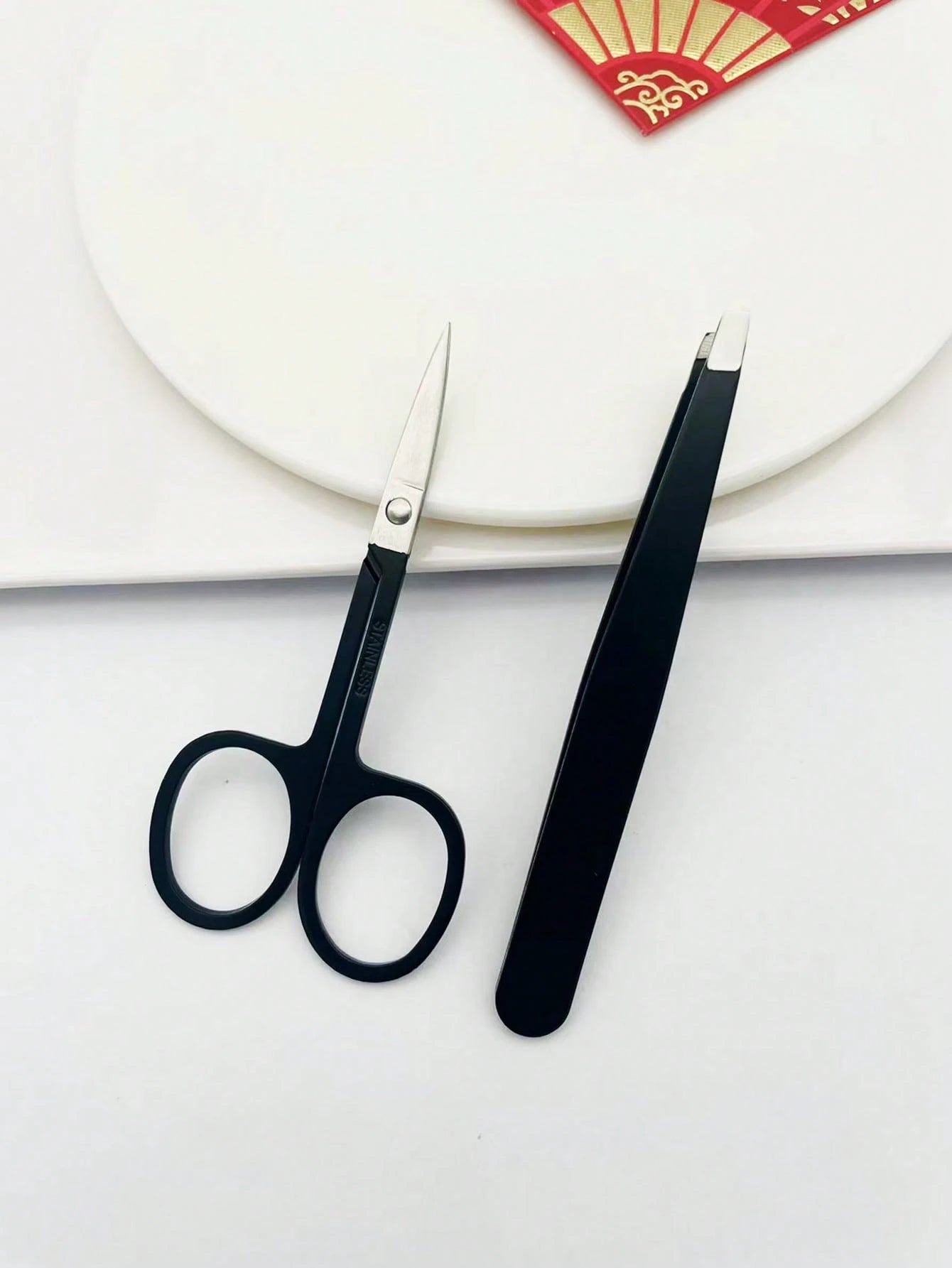 2pcs/Set, 1 Black Eyebrow Scissors + 1 Black Eyebrow Tweezer, Eyebrow Grooming Kit, Beauty Tools, Suitable For Home And Commercial Use, Travel Friendly, Distribution, Gift For Girls, Home Decor, Vanit