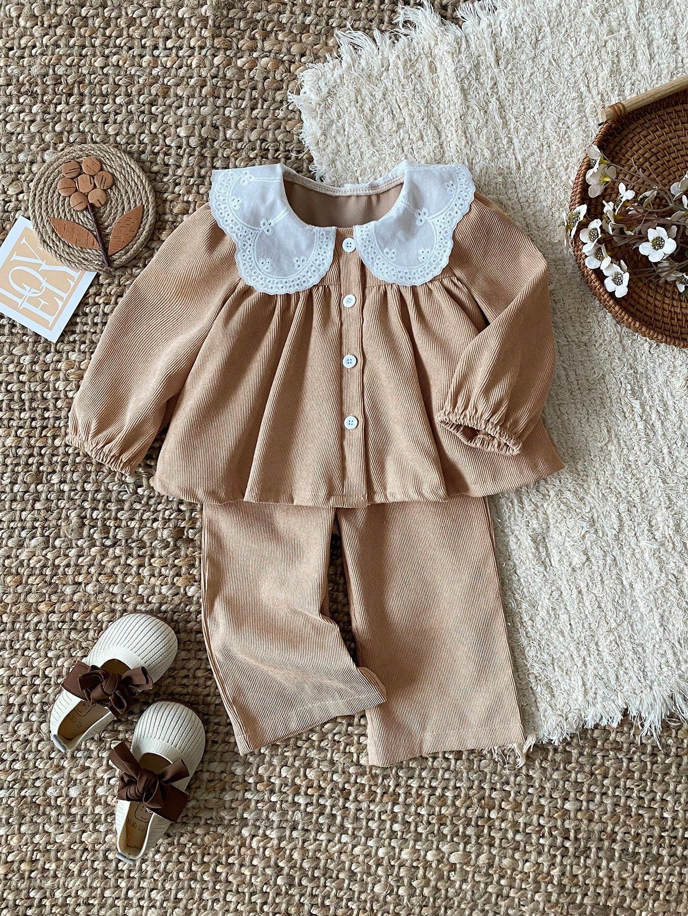 2pcs/Set Baby Girl Newborn 0-3 Years Old Casual Cute Family Matching Photoshoot Knitted Peter Pan Collar Shirt And Corduroy White Embroidered Outfit