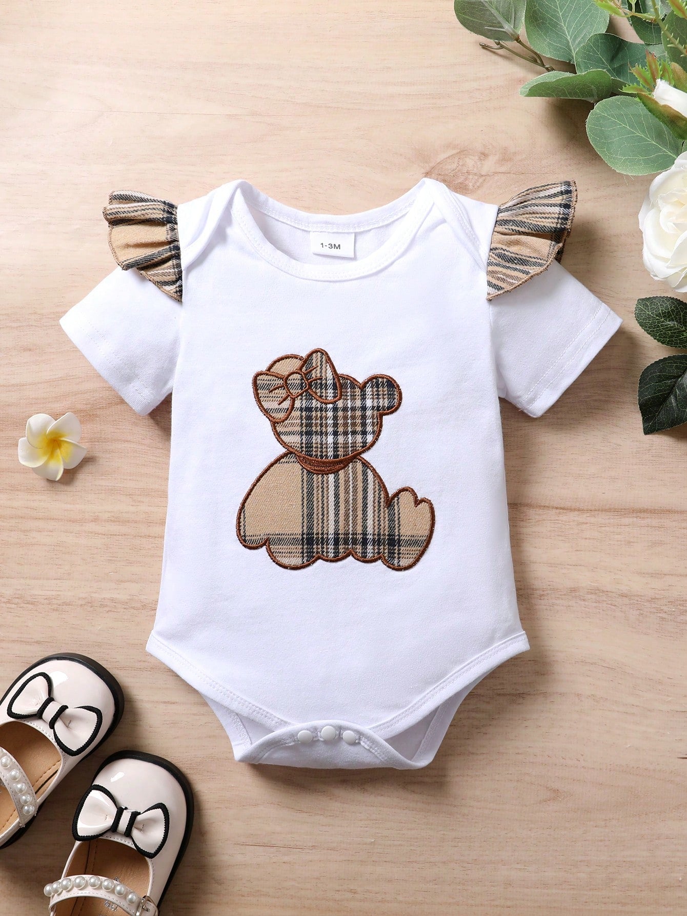 3pcs/Set Casual Sweet Elegant Cute Baby Girl Outfit Set, Soft & Comfortable, Cartoon Bear Embroidery Ruffled Romper And Plaid Sports Shorts With Headband
