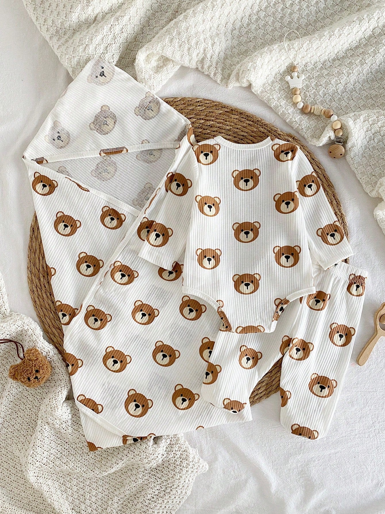 3pcs/Set Newborn Baby Soft Comfortable White Textured Fabric Cute Bear Print Long Sleeve Romper + Footed Pants + Baby Swaddle Blanket, Autumn/Winter/All Season Home Wear
