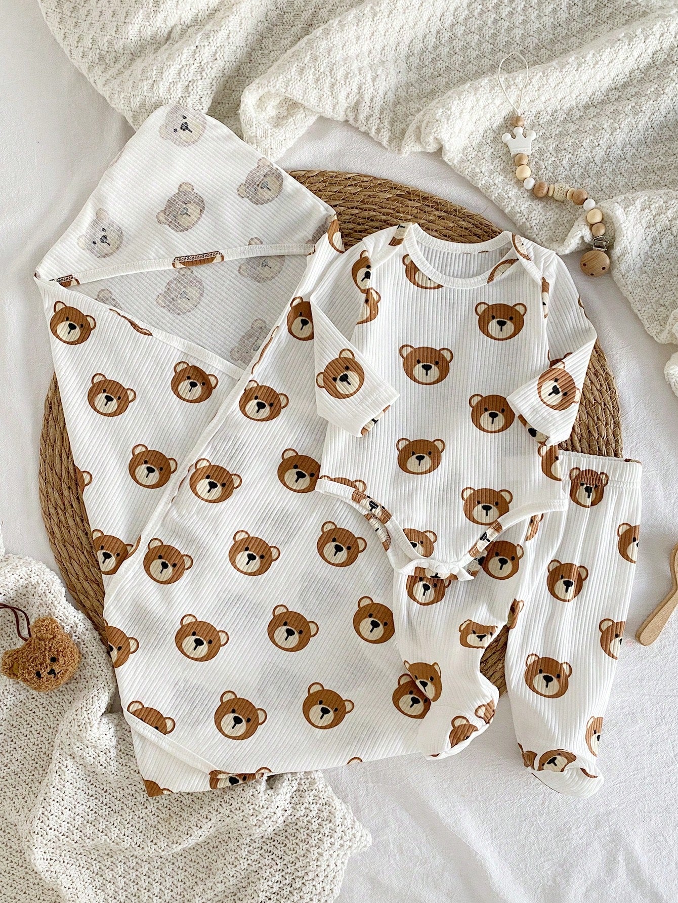 3pcs/Set Newborn Baby Soft Comfortable White Textured Fabric Cute Bear Print Long Sleeve Romper + Footed Pants + Baby Swaddle Blanket, Autumn/Winter/All Season Home Wear